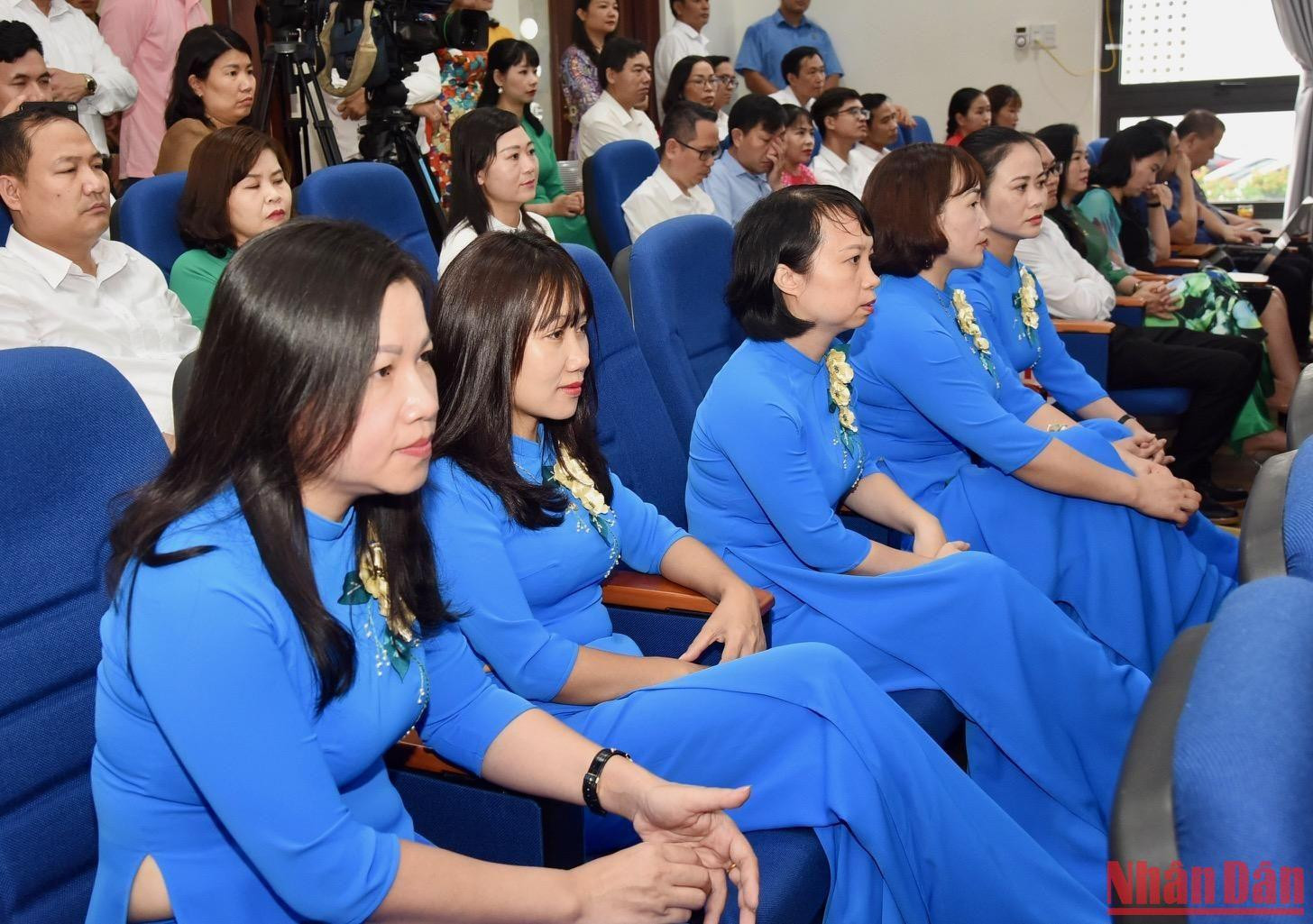 Thầy cô giáo của trường.