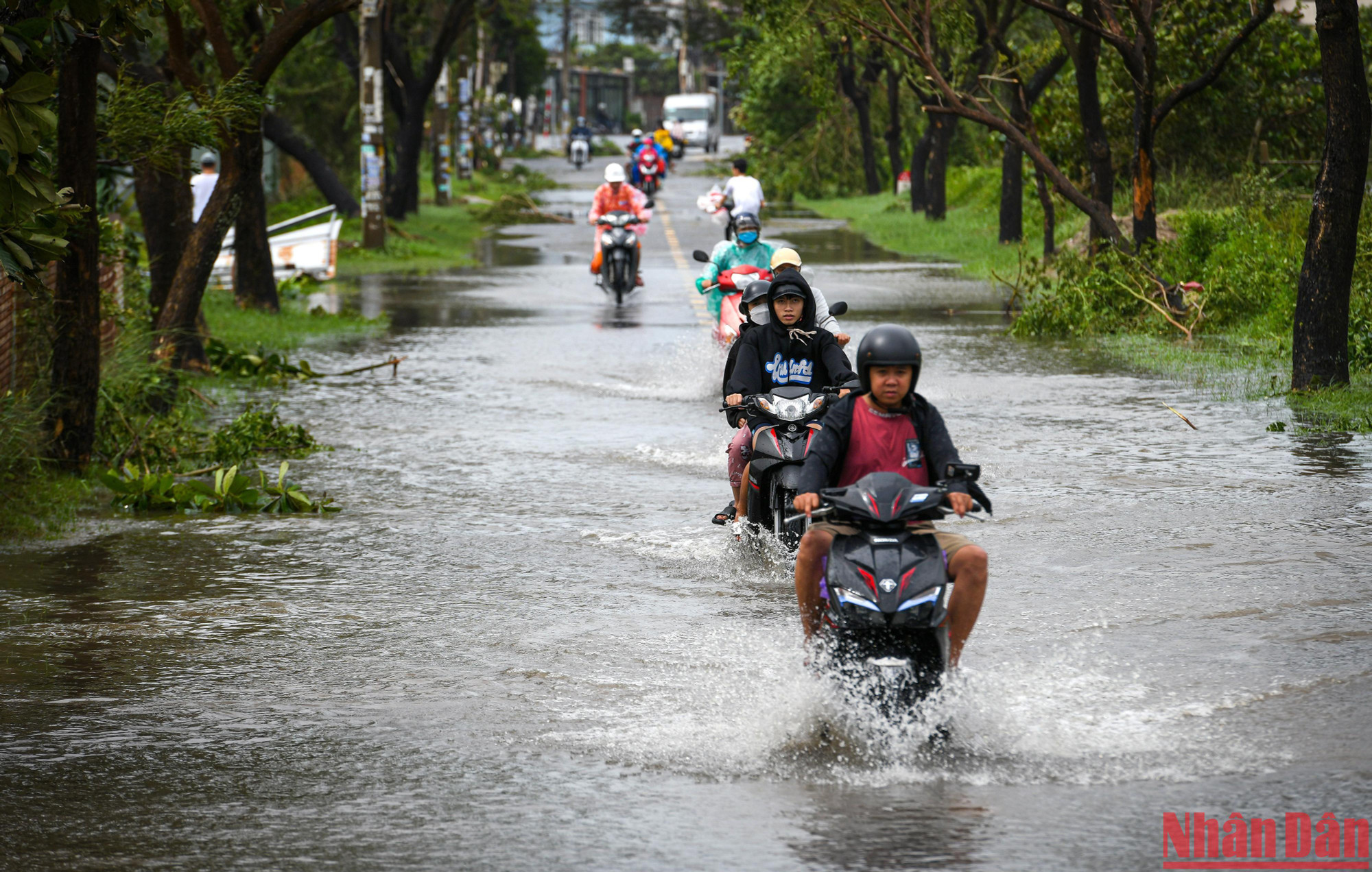 Một số tuyến đường tại thành phố Hội An bắt đầu ghi nhận hiện tượng ngập úng cục bộ.
