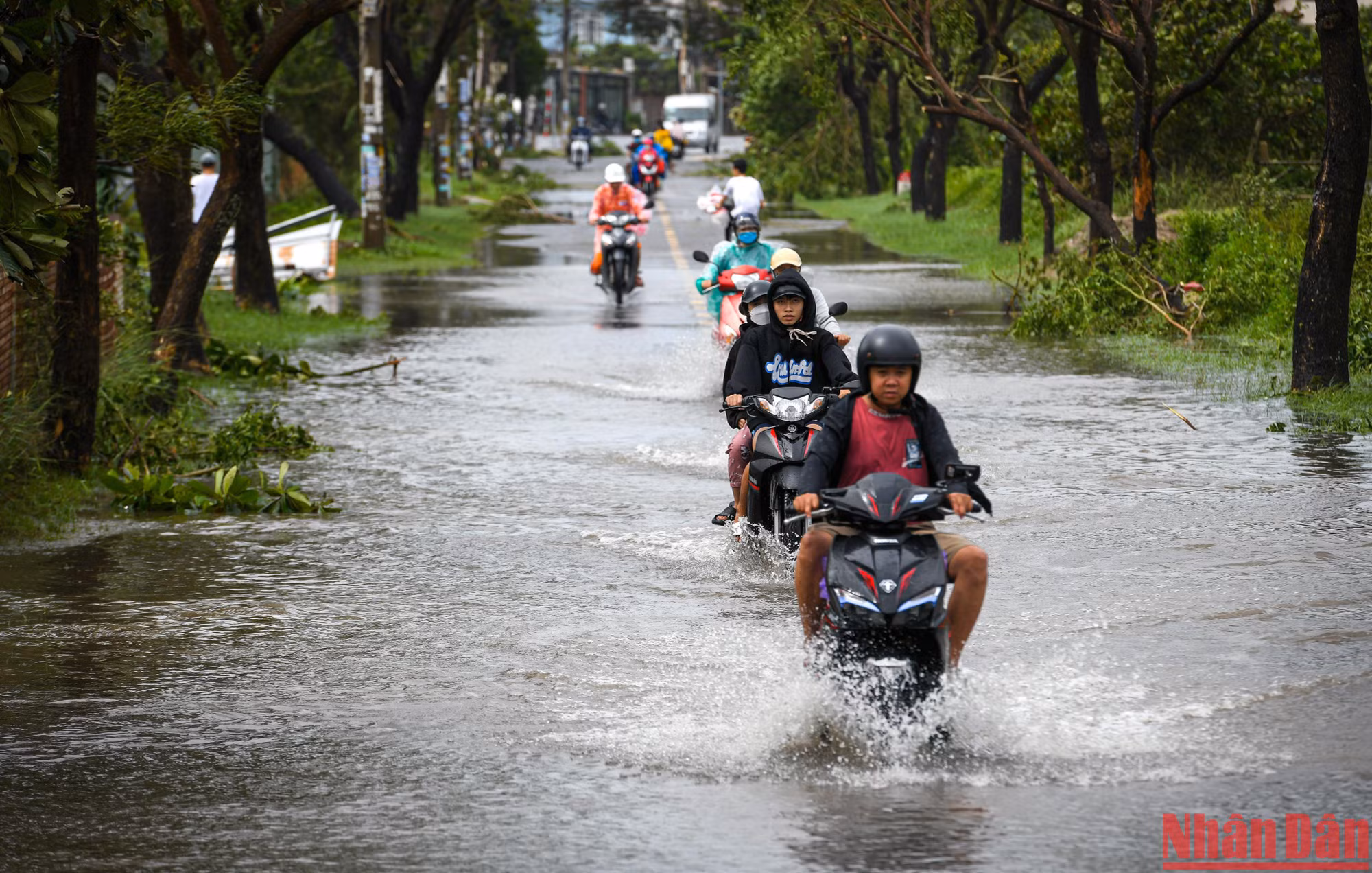 Một số tuyến đường tại thành phố Hội An bắt đầu ghi nhận hiện tượng ngập úng cục bộ.