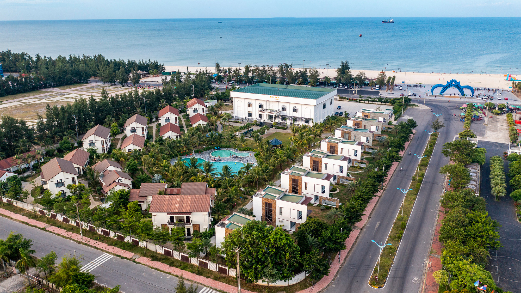 Hiện nay, nhiều cơ sở hạ tầng - lưu trú cũng đã được đầu tư tại biển Cửa Việt, đáp ứng nhu cầu của du khách.