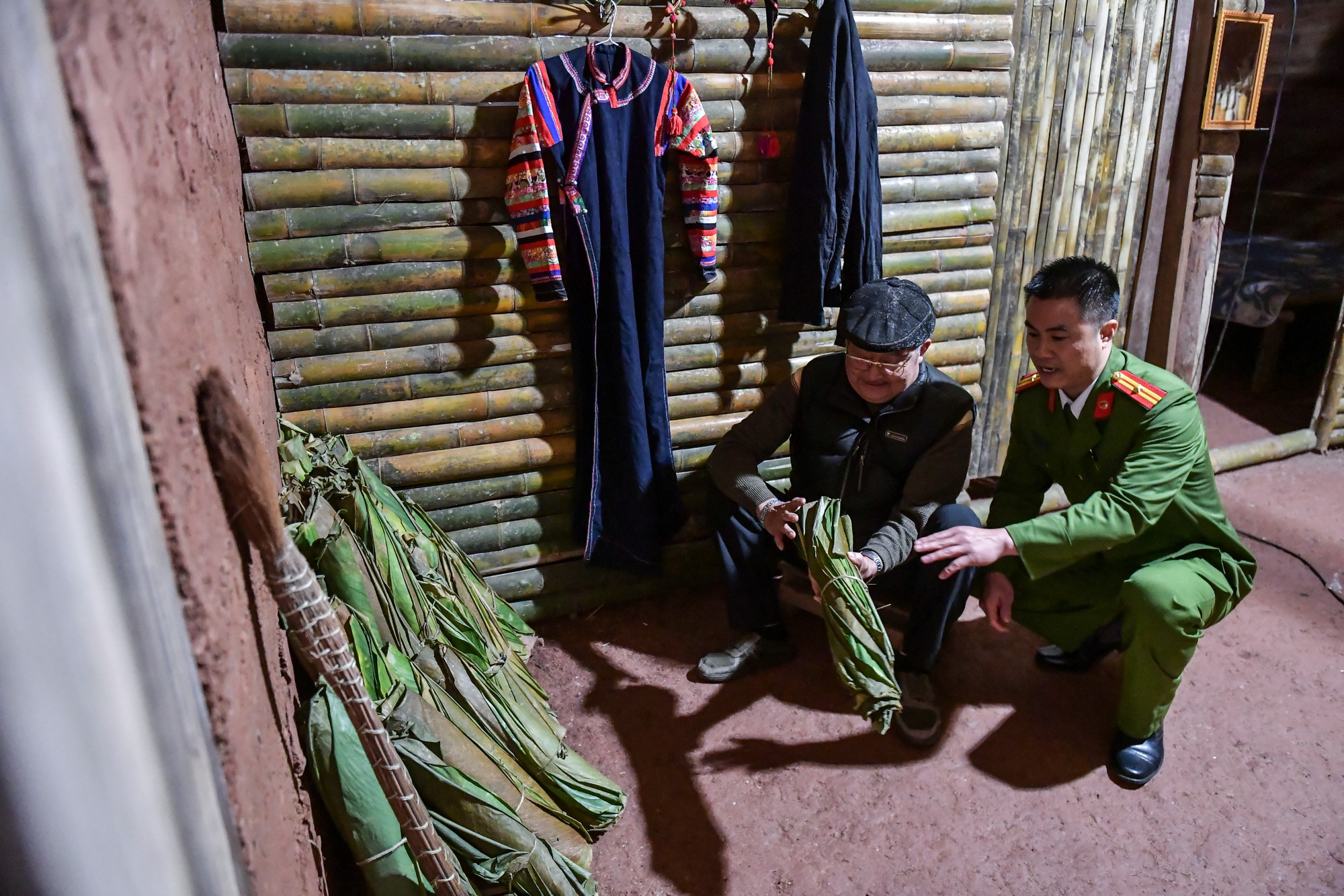 [Ảnh] Ngôi nhà trình tường cuối cùng ở ngã ba biên giới ảnh 10