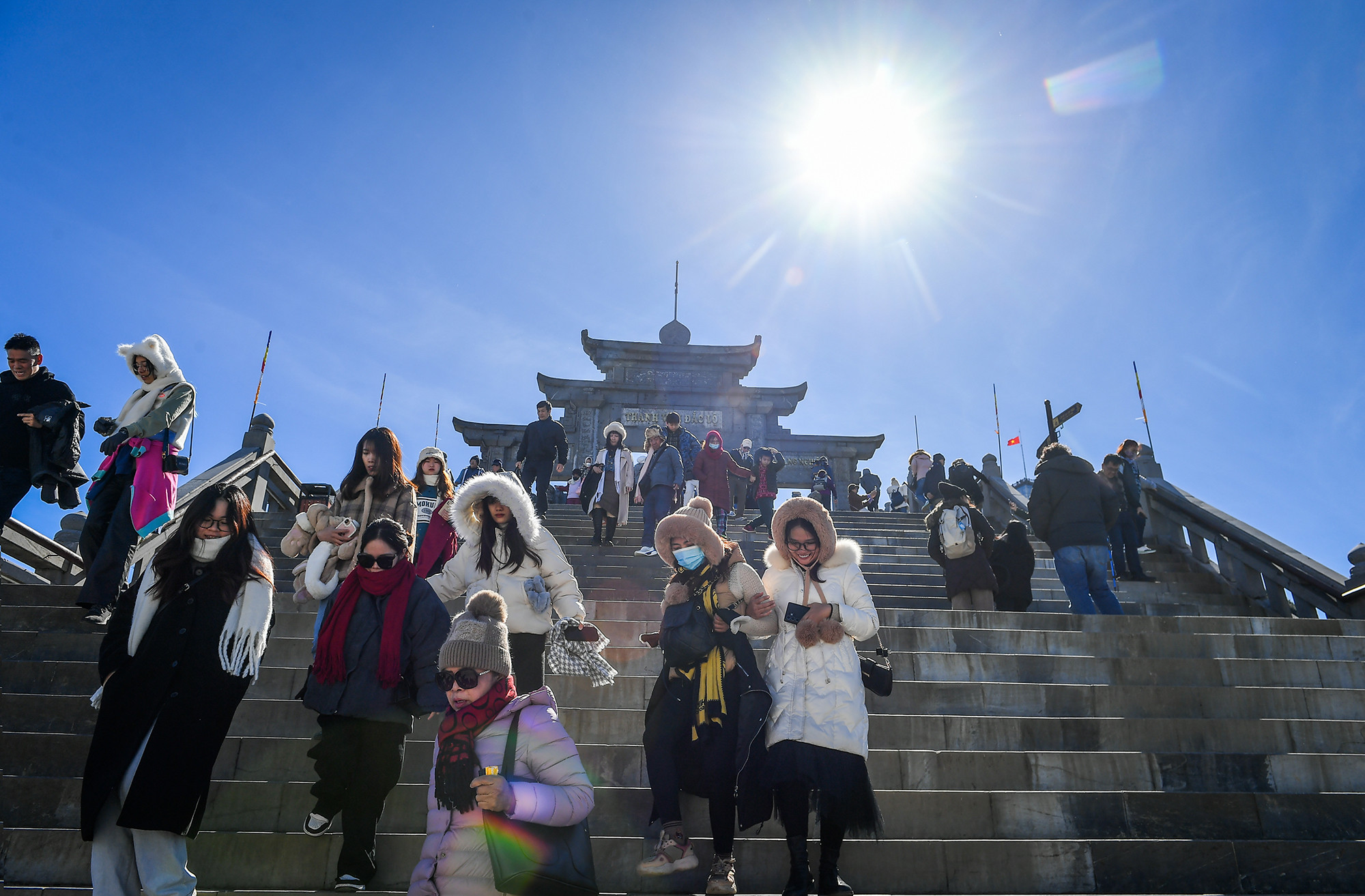 [Ảnh] Lên "Nóc nhà Đông Dương" ngắm biển mây dịp Tết Dương lịch ảnh 8