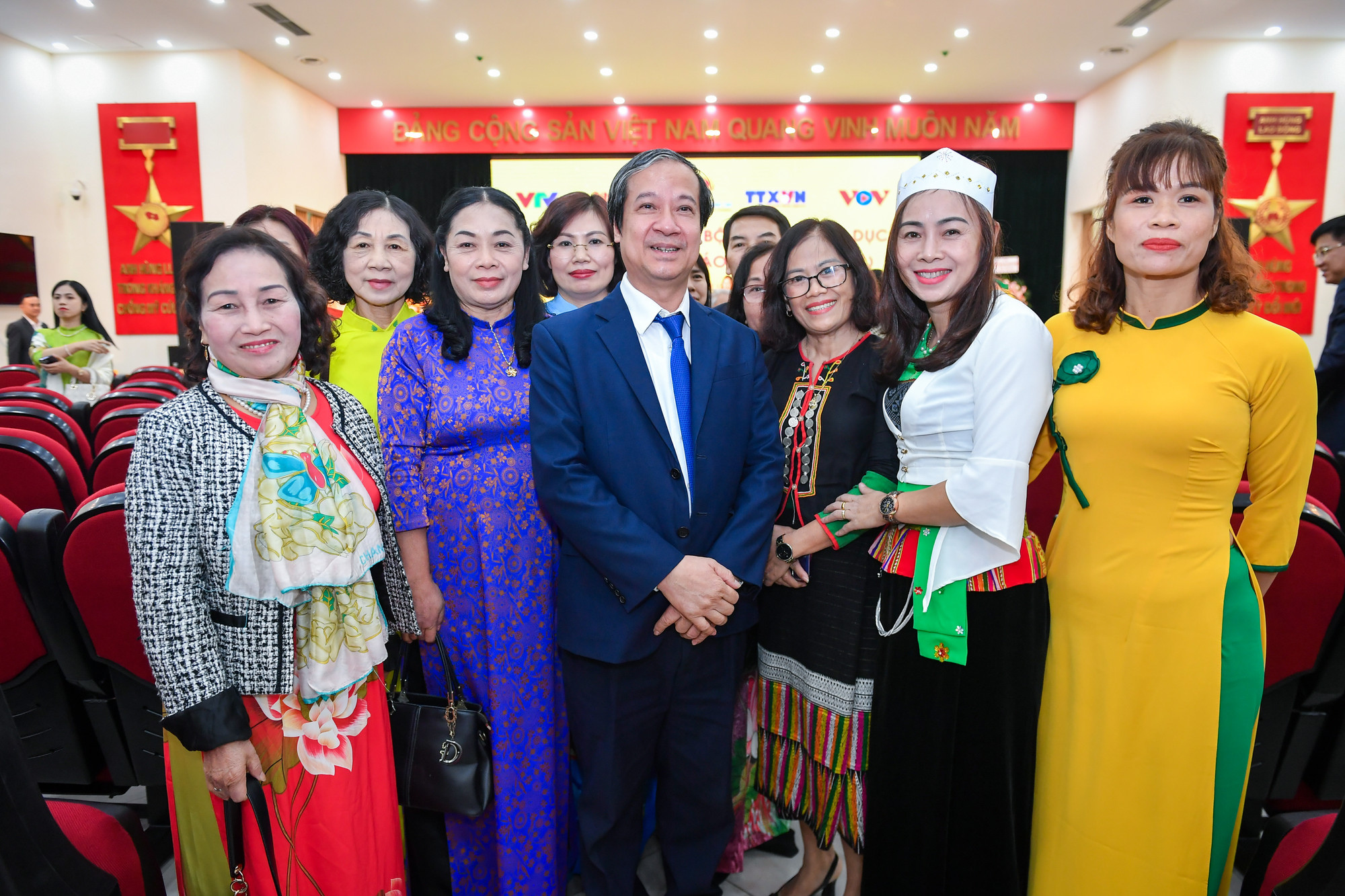 [Ảnh] Chương trình gặp mặt, tri ân nhân kỷ niệm ngày Nhà giáo Việt Nam 20/11 ảnh 15