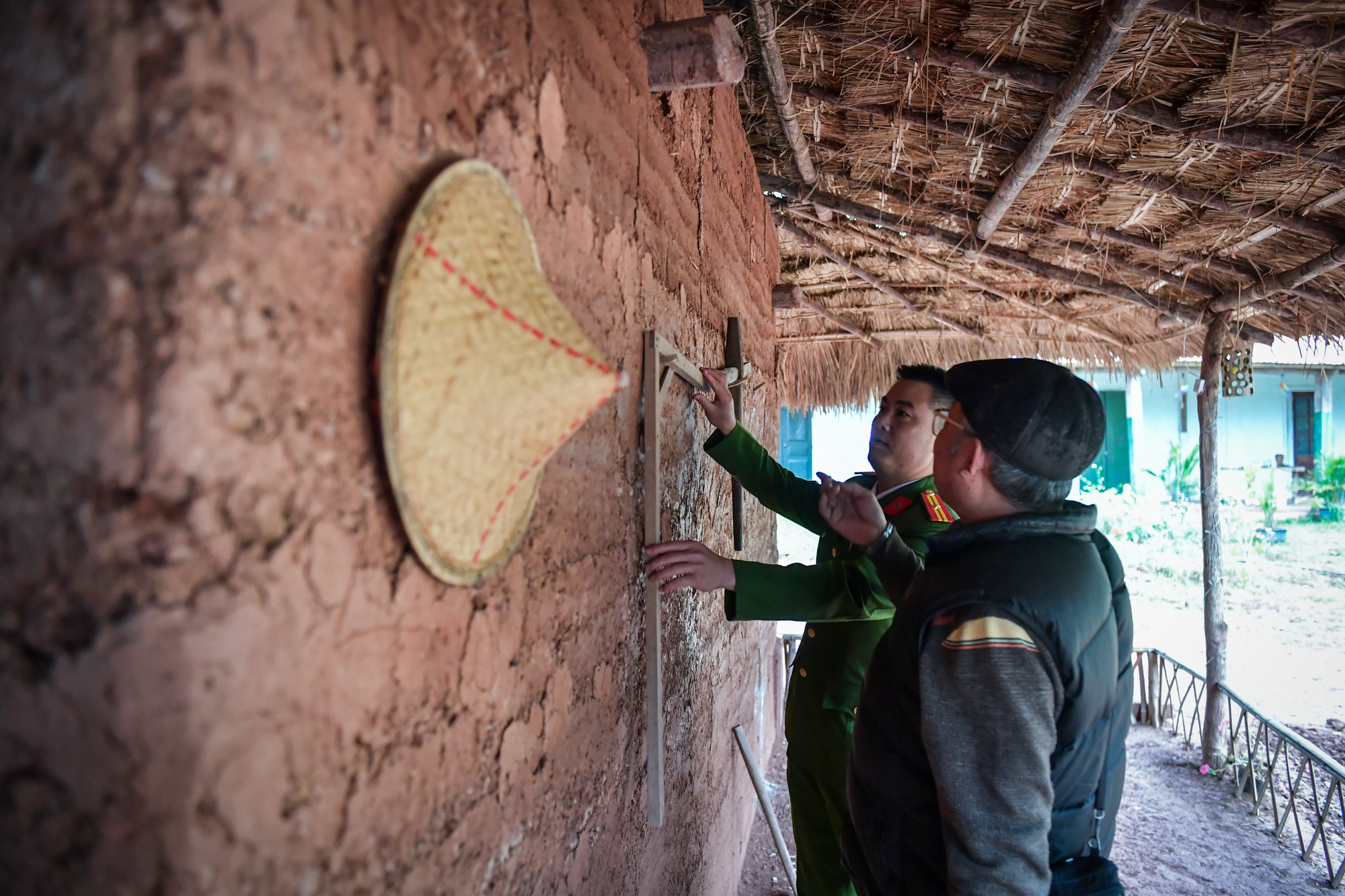 [Ảnh] Ngôi nhà trình tường cuối cùng ở ngã ba biên giới ảnh 3