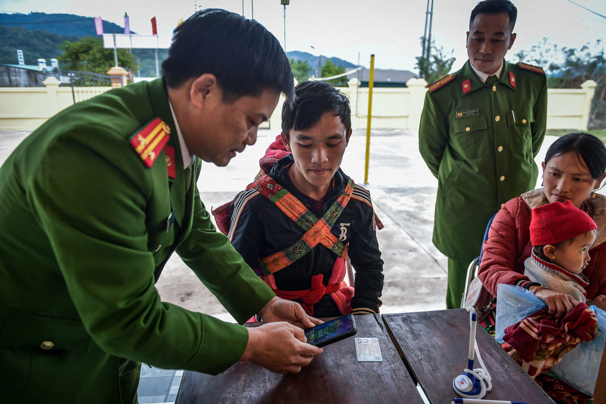 Xã Mường Nhé, huyện Mường Nhé, tỉnh Điện Biên là một trong những xã biên giới giáp nước bạn Lào của tỉnh Điện Biên. Mặc dù còn gặp rất nhiều khó khăn song các cán bộ chiến sĩ Công an xã Mường Nhé vẫn nỗ lực hoàn thành xuất sắc nhiệm vụ đảm bảo an ninh trật tự trên địa bàn.