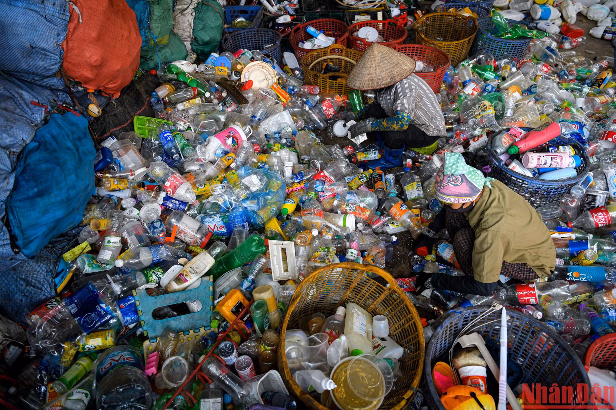 [Ảnh] Mưu sinh ở "thủ phủ" phế liệu nhựa ven đô Hà Nội