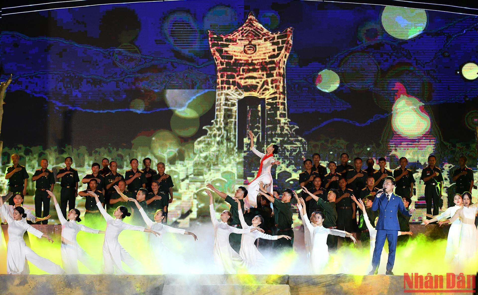 Chương trình hội tụ những tiết mục nghệ thuật đặc sắc, do các ca sĩ nổi tiếng thể hiện như Anh Thơ, Thùy Dung, Viết Danh, Thu Thủy (quán quân Sao Mai), Minh Quân, các nghệ sĩ thuộc Trung tâm Bảo tồn và phát huy di sản dân ca xứ Nghệ, ca sĩ nhí Ngọc Khánh Chi, ca sĩ nhí Sĩ Luân, vũ đoàn Lavender, dàn hợp xướng…