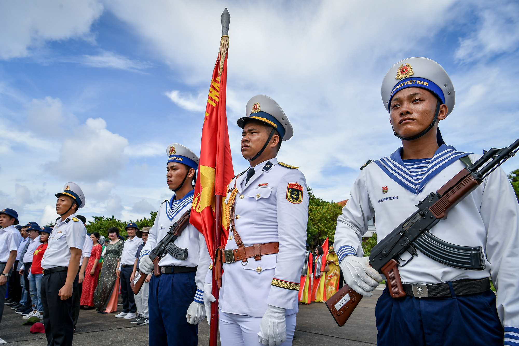 [Ảnh] Xúc động, tự hào buổi lễ chào cờ và duyệt đội ngũ trên đảo Trường Sa ảnh 4
