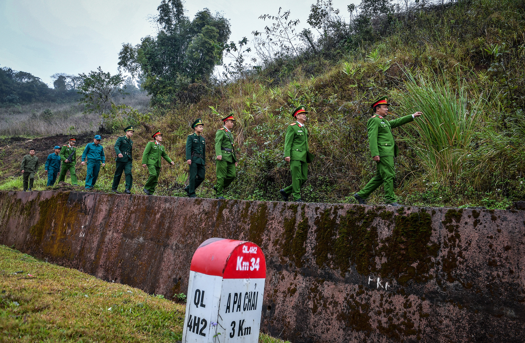 [Ảnh] Một ngày của công an xã nơi cực tây Tổ quốc ảnh 7
