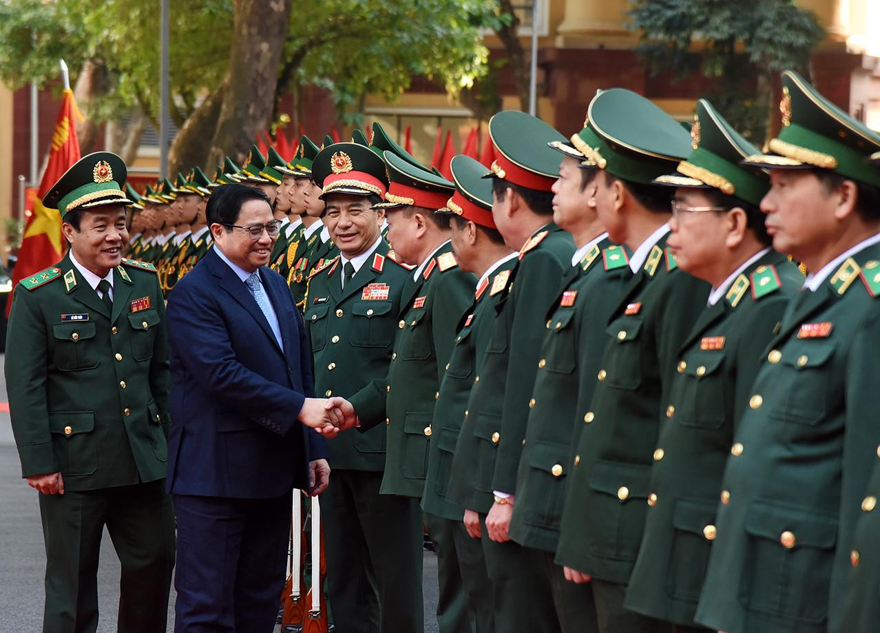 Thủ tướng Phạm Minh Chính với cán bộ, sĩ quan Bộ Tư lệnh Bộ đội Biên phòng.
