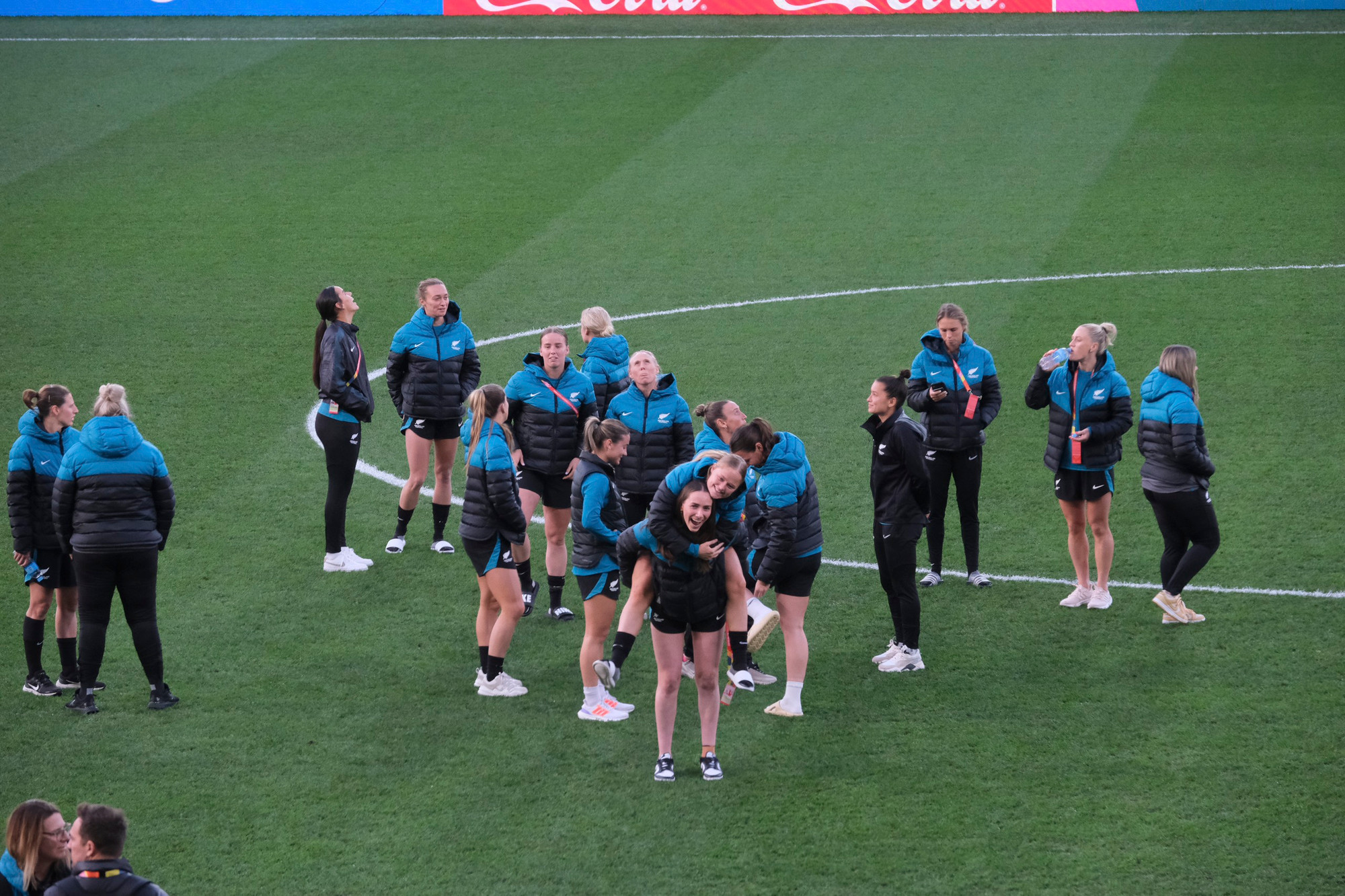 [Ảnh] “Sân khấu” cuối cùng của tuyển nữ Việt Nam tại World Cup nữ 2023: Mái bằng nhựa, khán đài khung thép ảnh 6