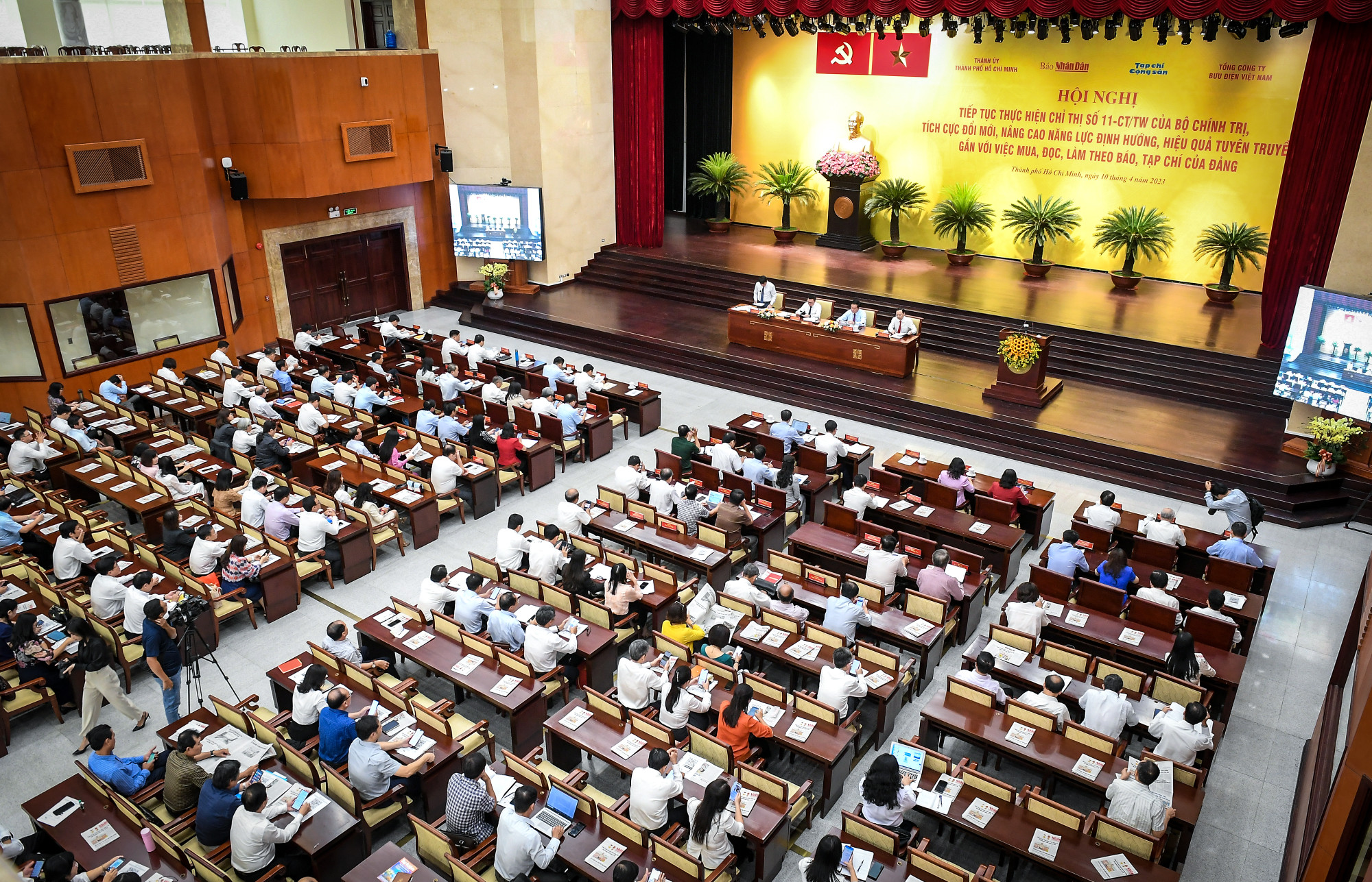 [Ảnh] Đổi mới nâng cao năng lực định hướng, hiệu quả tuyên truyền gắn với việc mua, đọc, làm theo báo, tạp chí Đảng ảnh 1