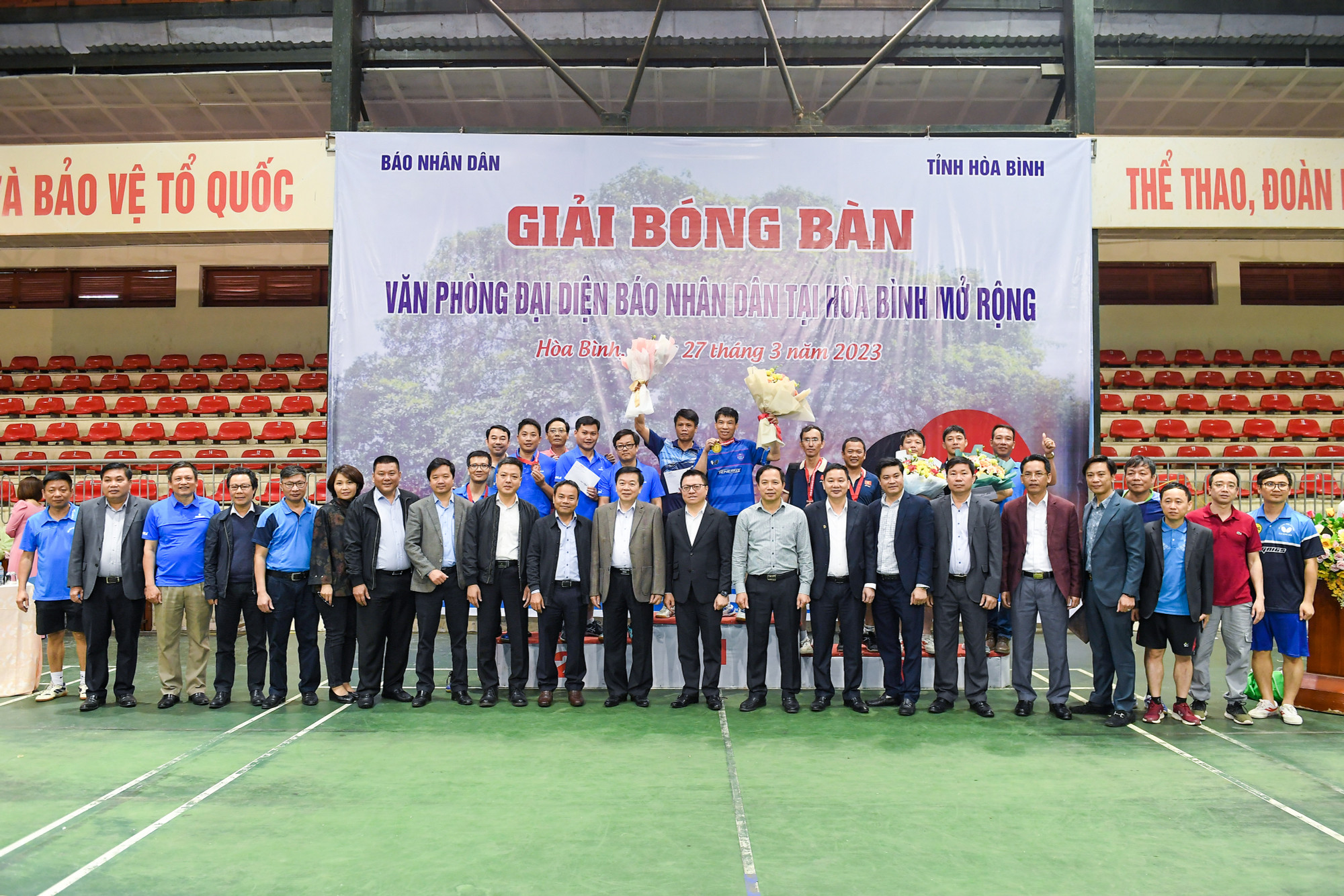 [Ảnh] Đoàn công tác Báo Nhân Dân làm việc với tỉnh Hòa Bình ảnh 11