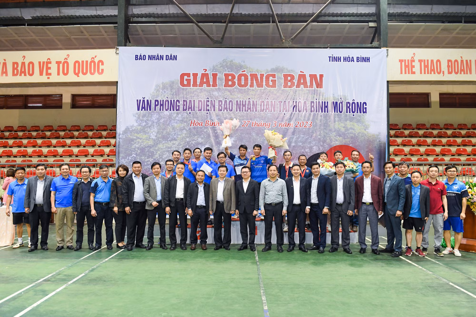 [Ảnh] Đoàn công tác Báo Nhân Dân làm việc với tỉnh Hòa Bình ảnh 11