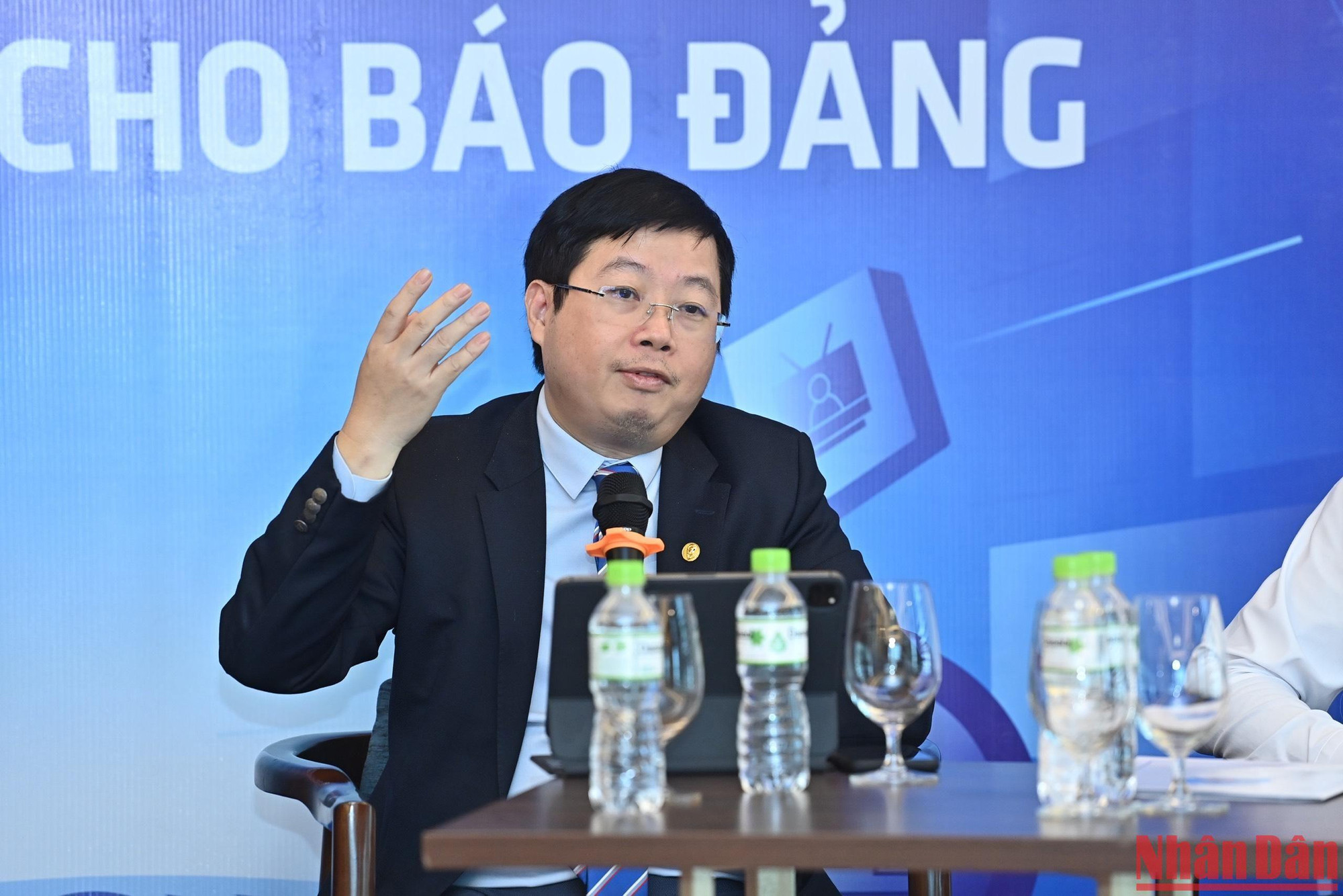 Thứ trưởng Thông tin và Truyền thông Nguyễn Thanh Lâm chia sẻ về vai trò dẫn dắt của báo Đảng địa phương trong tình hình mới. Thứ trưởng Thông tin và Truyền thông Nguyễn Thanh Lâm chia sẻ về vai trò dẫn dắt của báo Đảng địa phương trong tình hình mới.