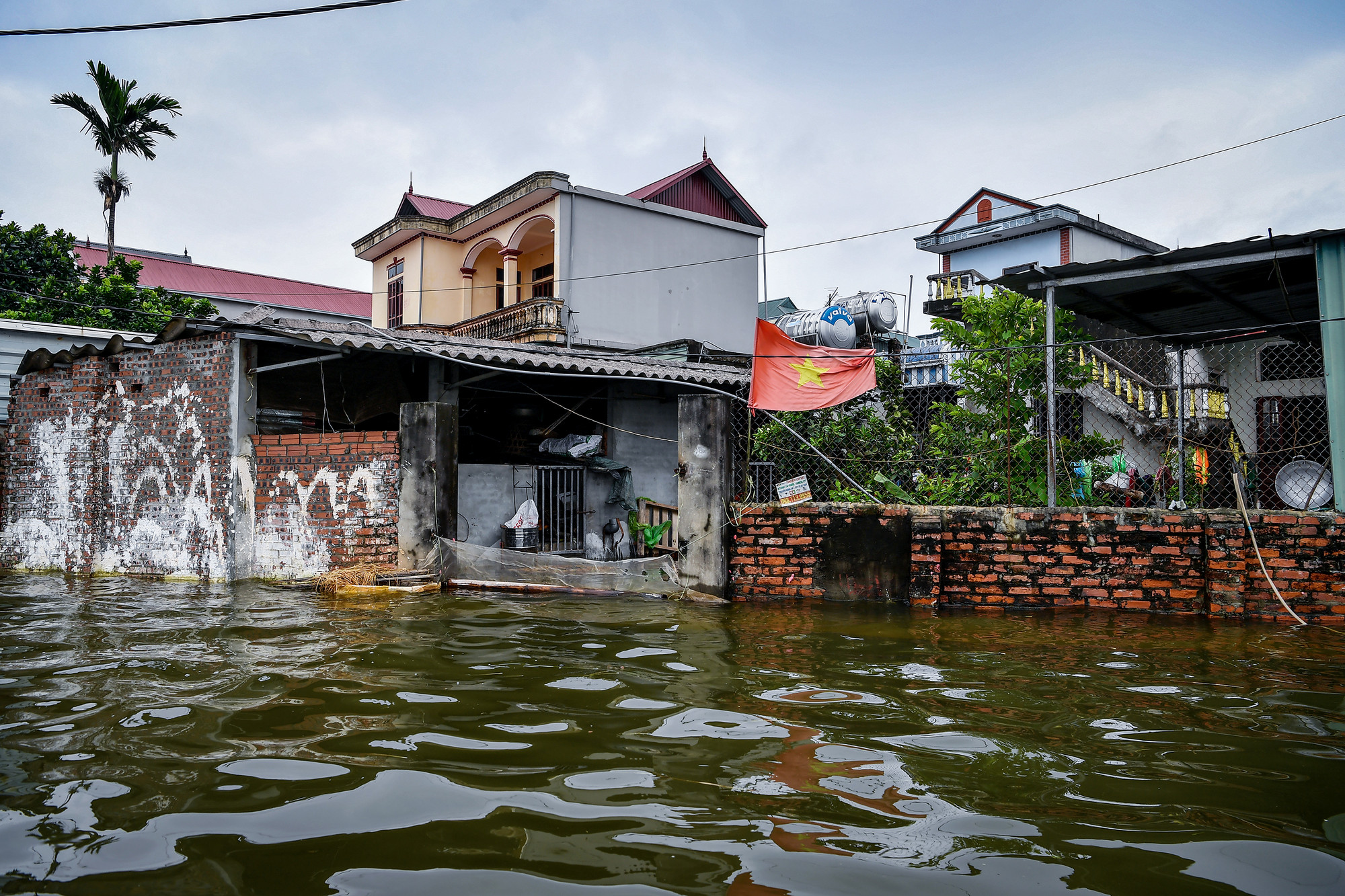 Cấn Hạ ngập sâu trong nước... Cấn Hạ ngập sâu trong nước...