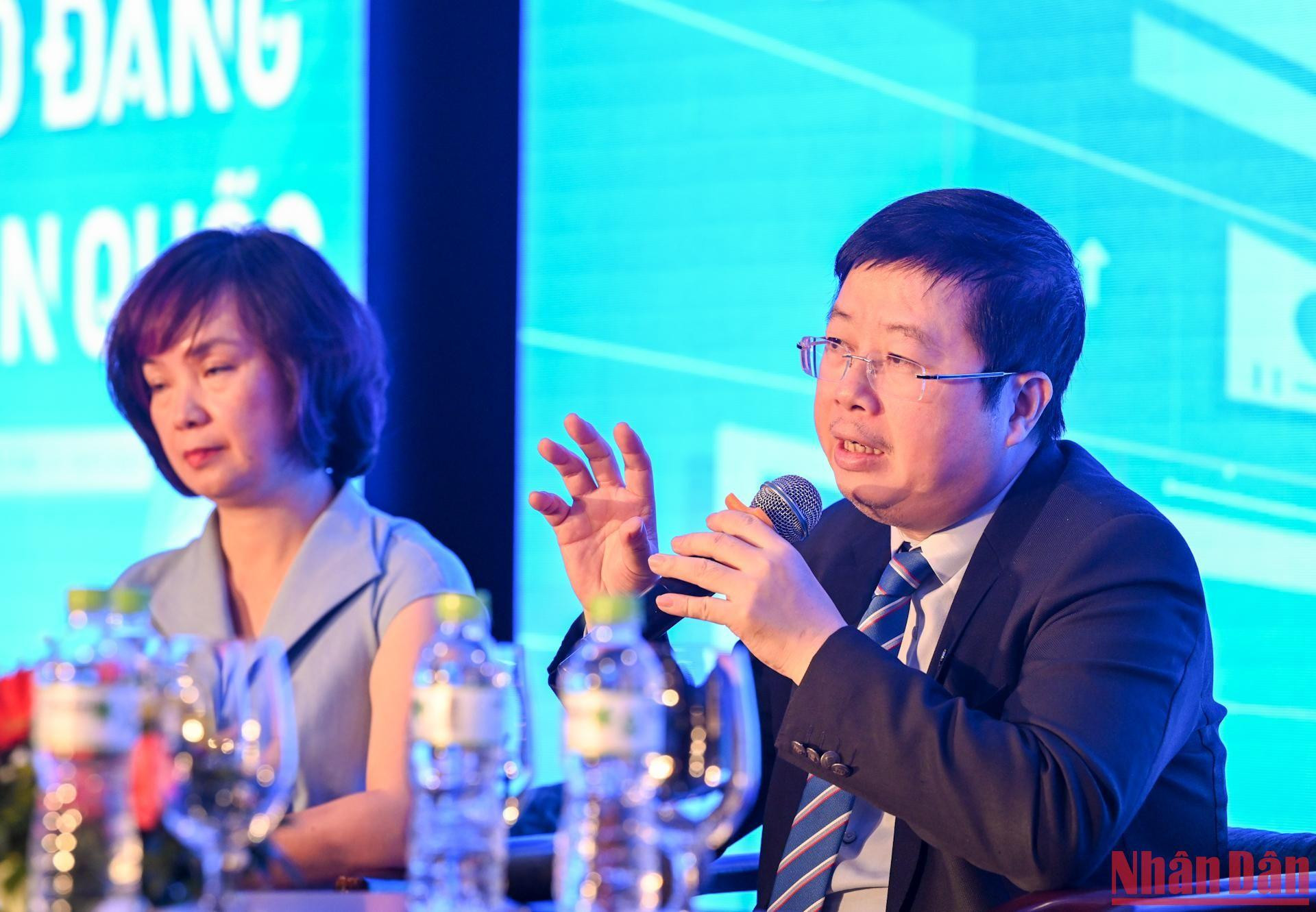 Các đại biểu chia sẻ kinh nghiệm về chuyển đổi số tại cơ quan báo Đảng. Các đại biểu chia sẻ kinh nghiệm về chuyển đổi số tại cơ quan báo Đảng.