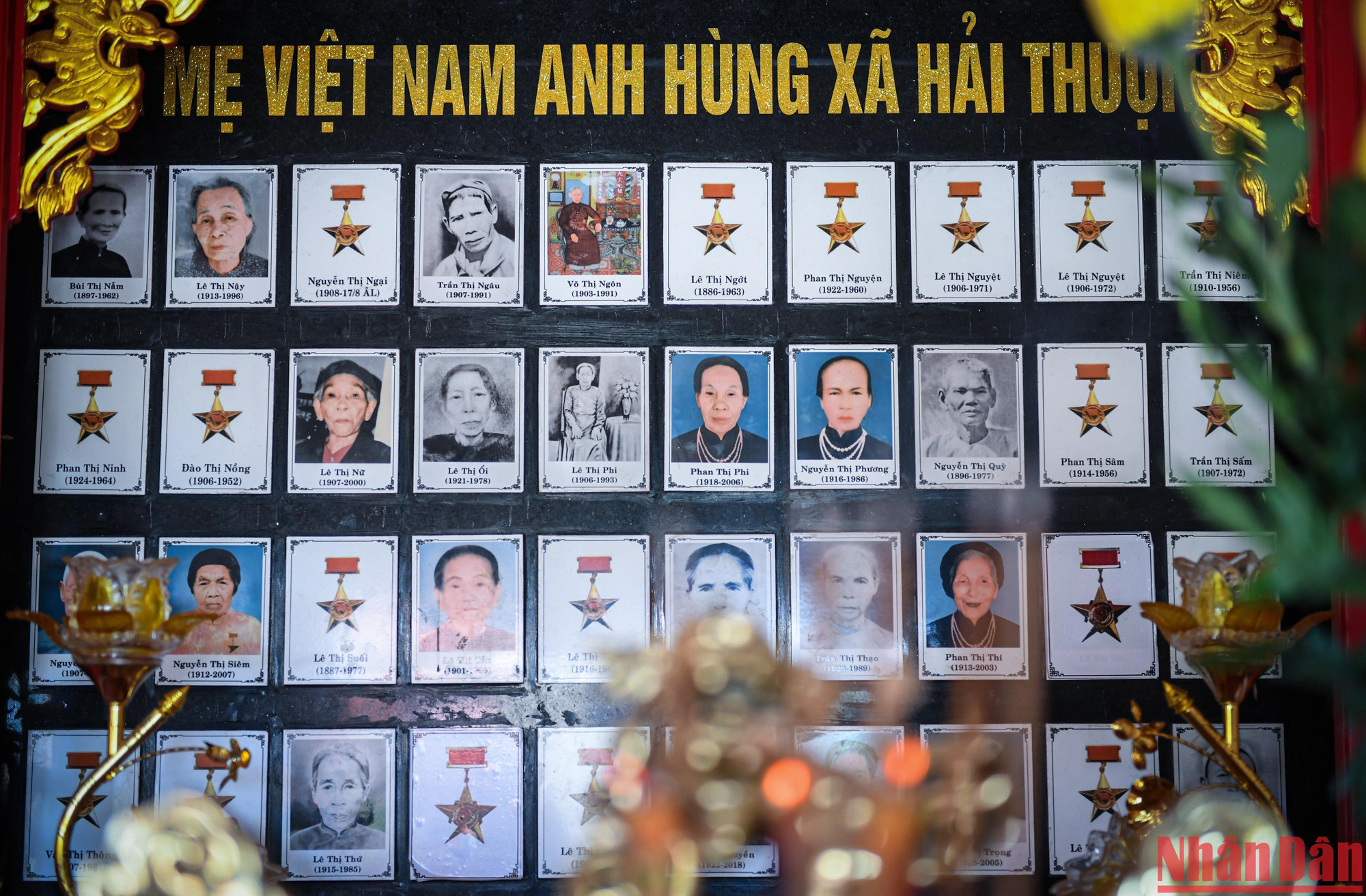 Tên tuổi của các Mẹ Việt Nam Anh hùng được khắc ghi đầy đủ tại nơi thờ tự trong khu tưởng niệm.