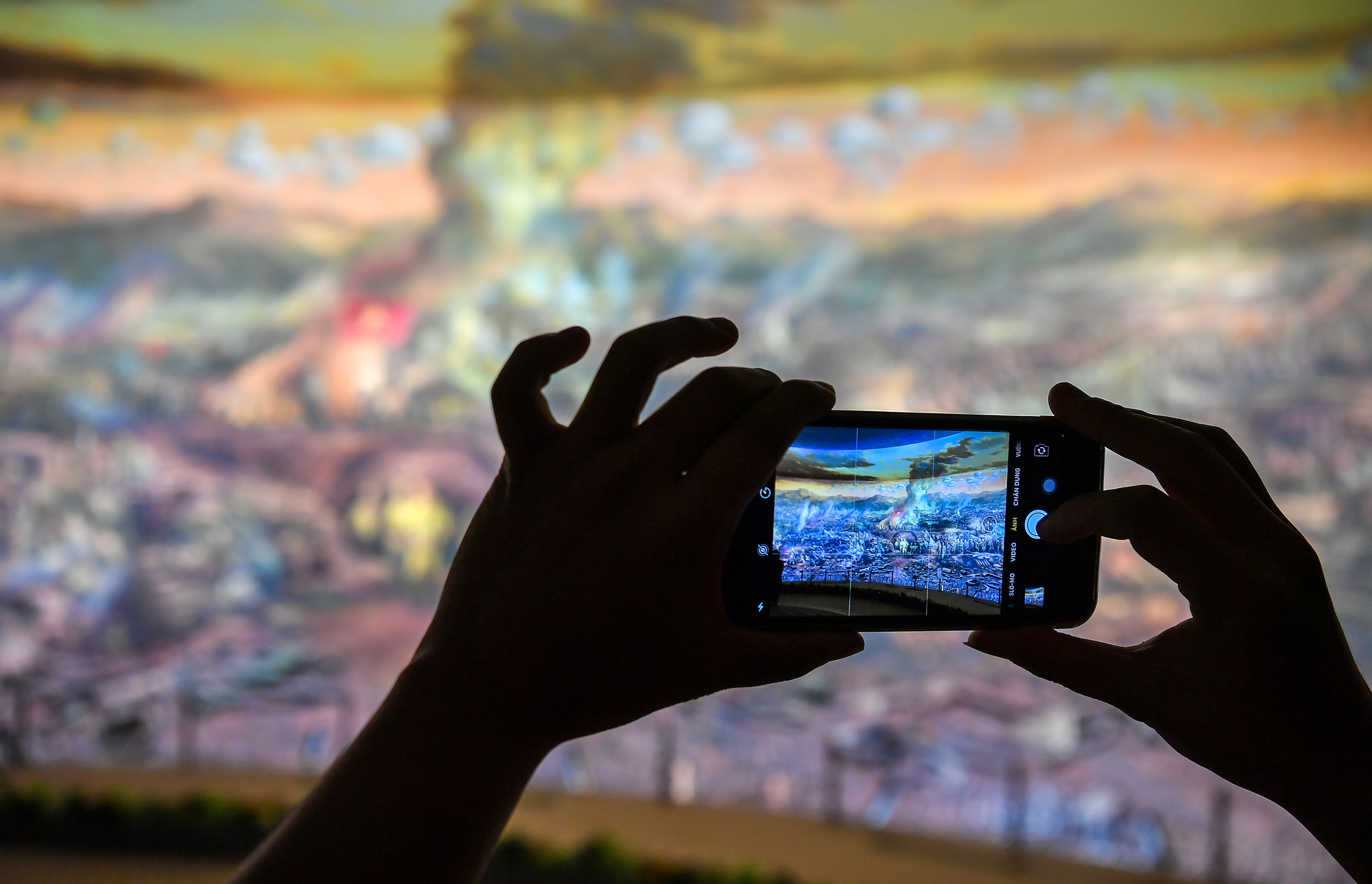 [Ảnh] Cựu chiến binh, du khách xúc động xem tranh Panorama tái hiện Chiến dịch Điện Biên Phủ ảnh 11