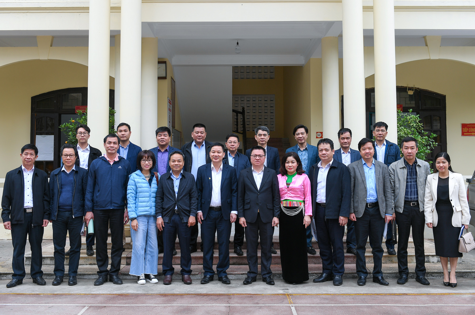 [Ảnh] Đoàn công tác Báo Nhân Dân làm việc với tỉnh Hòa Bình ảnh 9