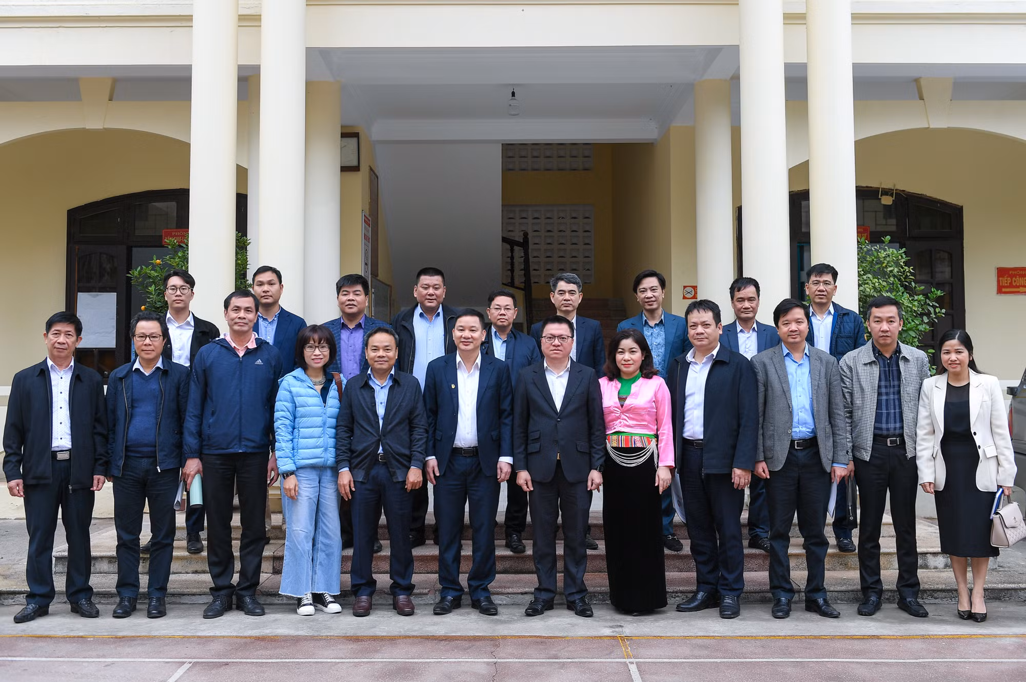 [Ảnh] Đoàn công tác Báo Nhân Dân làm việc với tỉnh Hòa Bình ảnh 9