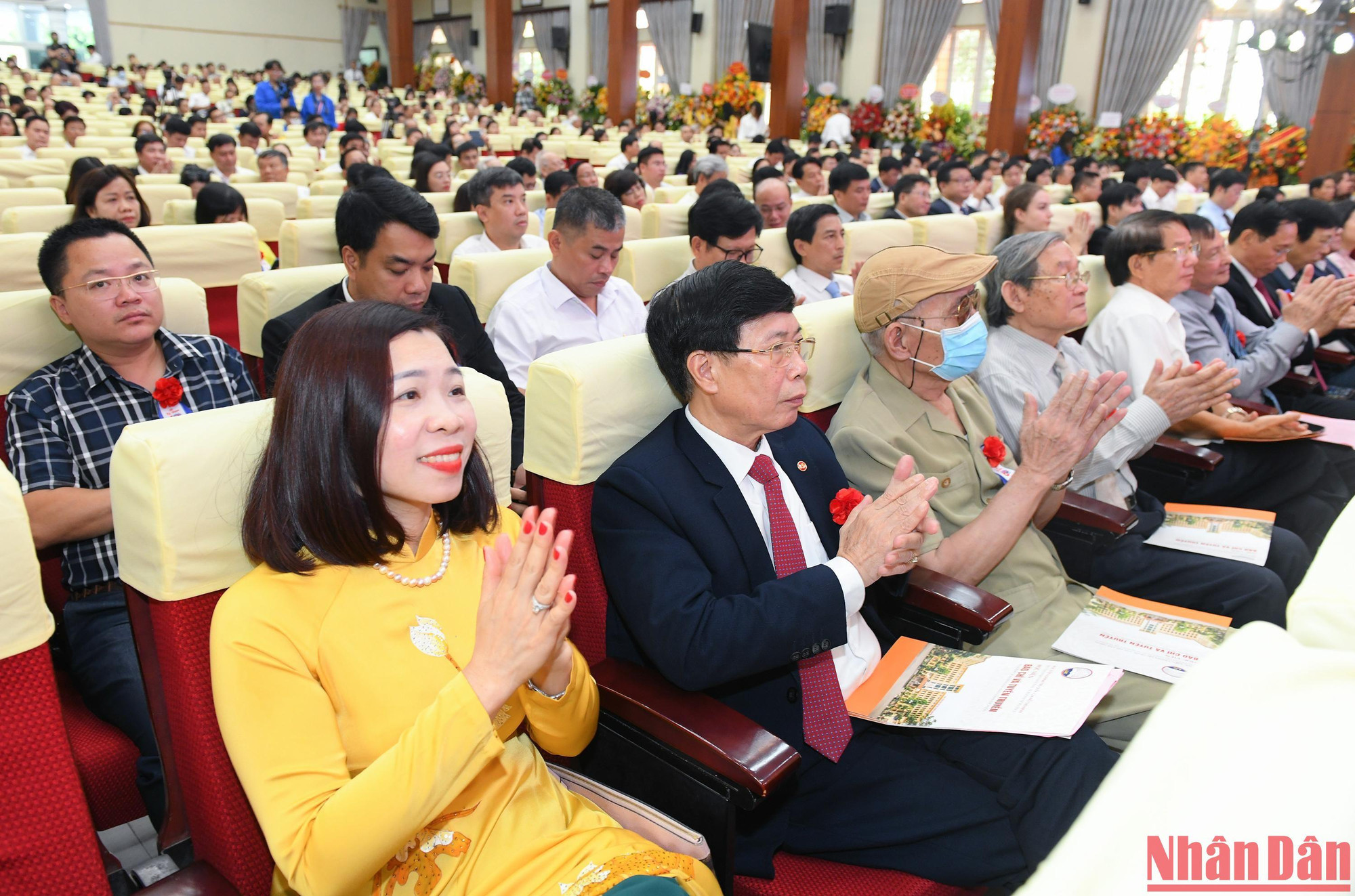 Các đại biểu tại buổi lễ. Các đại biểu tại buổi lễ.