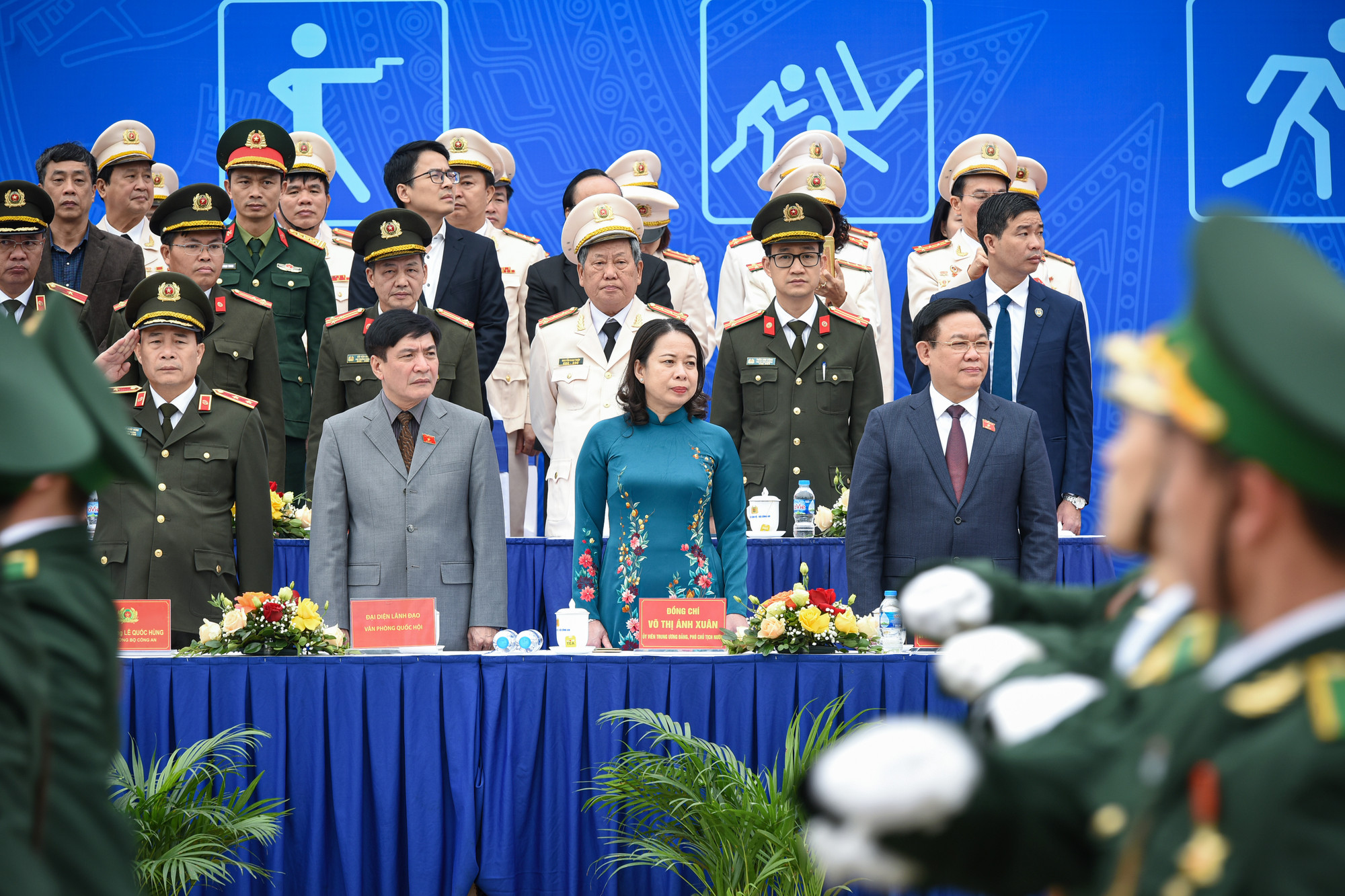 Chủ tịch Quốc hội Vương Đình Huệ và các đại biểu tham dự buổi lễ. Chủ tịch Quốc hội Vương Đình Huệ và các đại biểu tham dự buổi lễ.