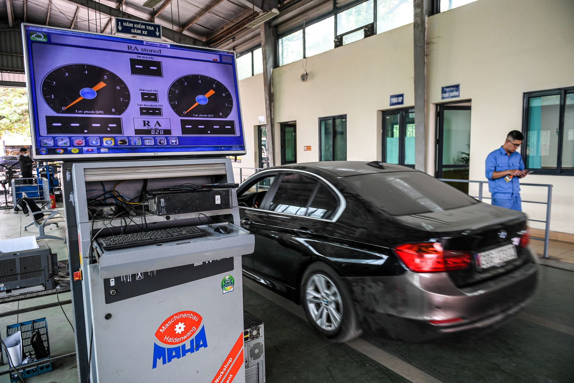 Đại diện Trung tâm đăng kiểm 29-03S đánh giá cao sự hỗ trợ của lực lượng Cảnh sát giao thông.