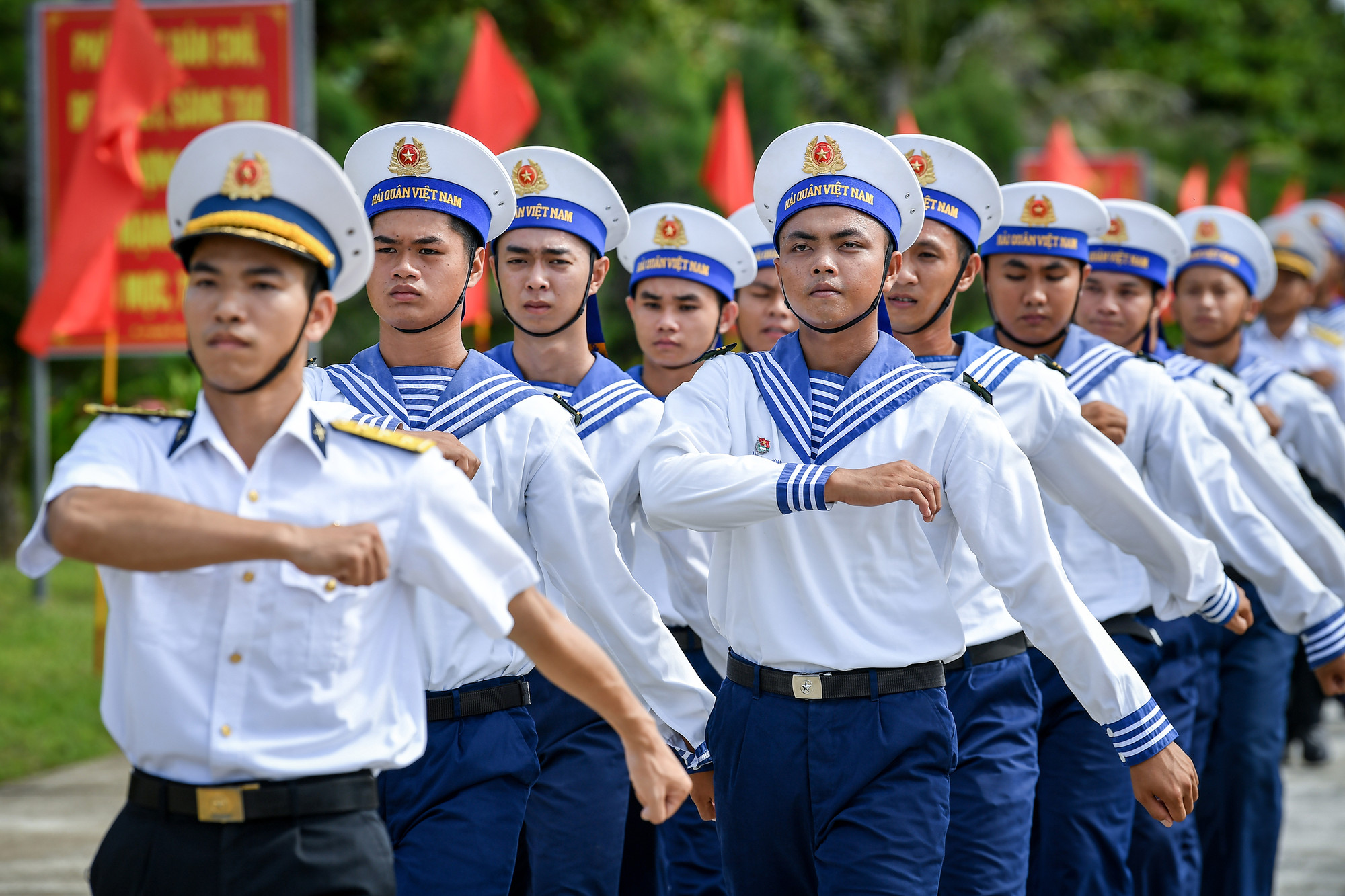 [Ảnh] Xúc động, tự hào buổi lễ chào cờ và duyệt đội ngũ trên đảo Trường Sa ảnh 13