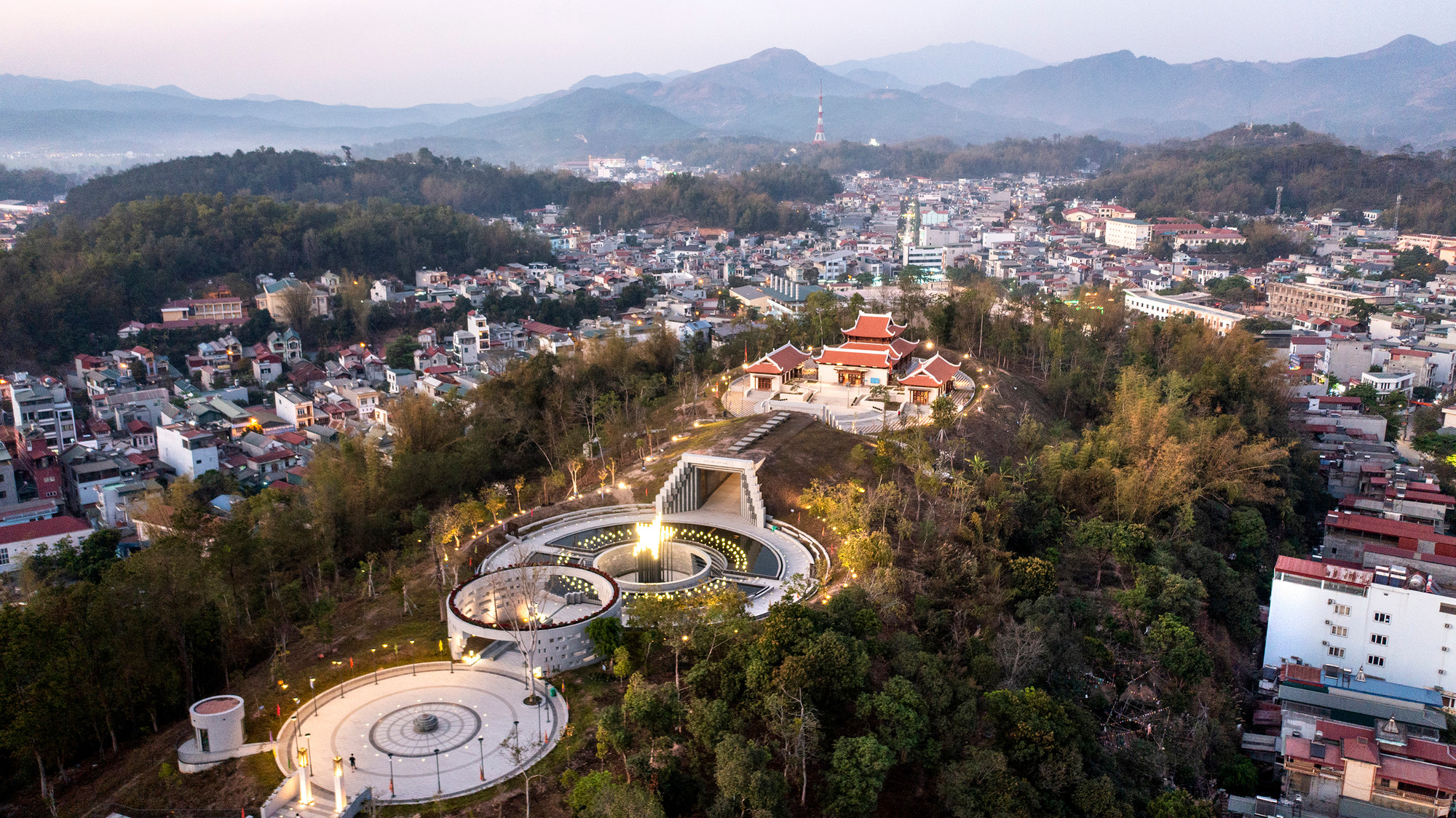 [Ảnh] Thành phố Điện Biên Phủ sau 70 năm chiến thắng lịch sử ảnh 11