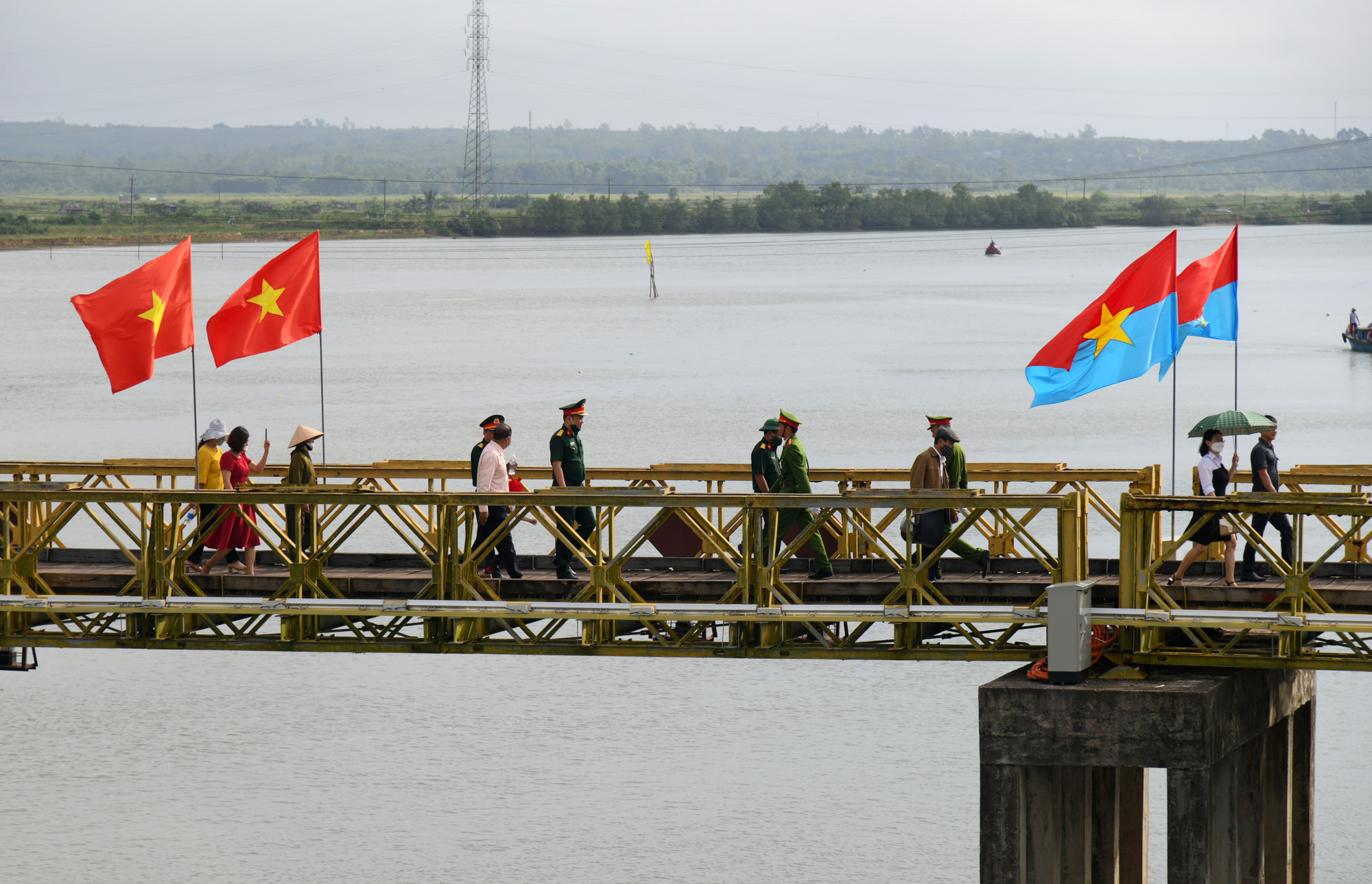 Ngày nay, cầu Hiền Lương trở thành điểm đến không thể bỏ qua với du khách mỗi lần ghé thăm Quảng Trị anh hùng.