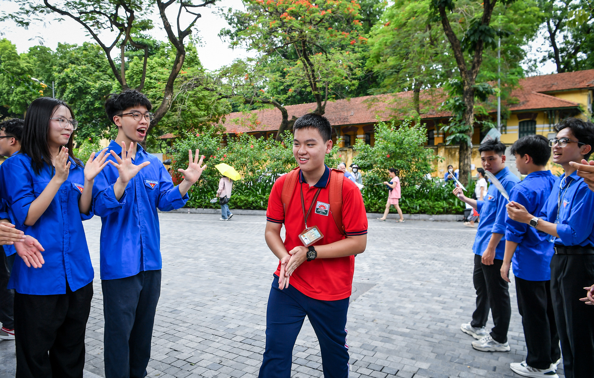 [Ảnh] Hơn 4.000 tình nguyện viên đồng hành, tiếp sức thí sinh thi vào lớp 10 tại Hà Nội ảnh 3