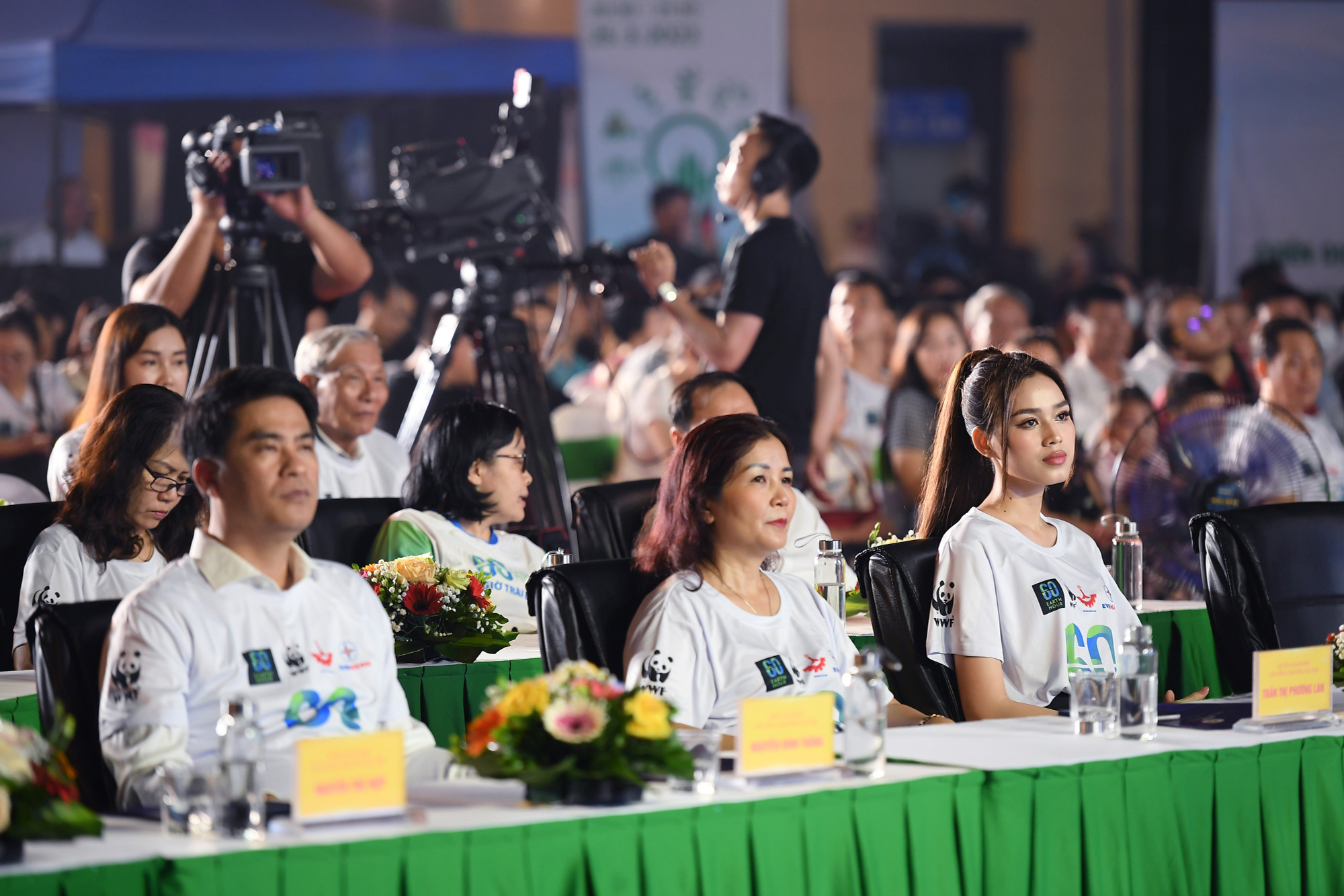 [Ảnh] Người dân Hà Nội tắt đèn, bật tương lai "xanh" cho Trái đất ảnh 5