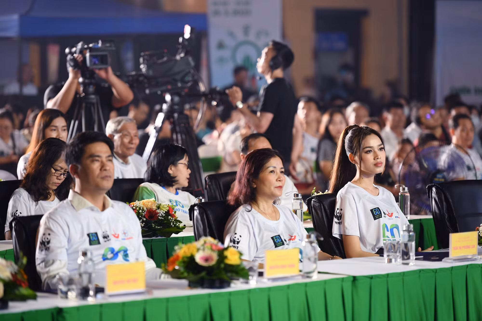 [Ảnh] Người dân Hà Nội tắt đèn, bật tương lai "xanh" cho Trái đất ảnh 5