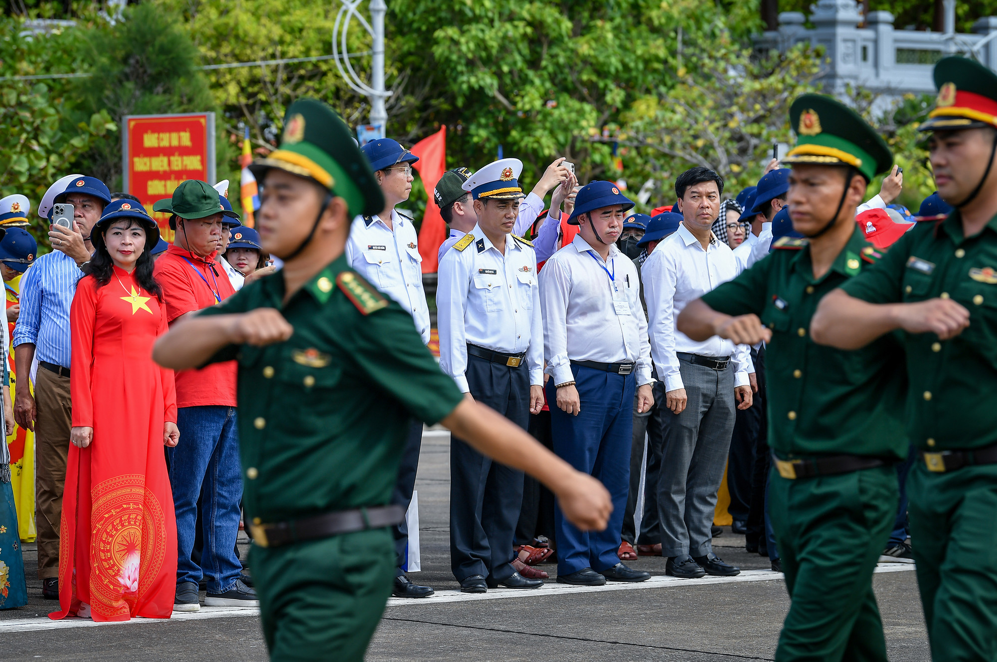 [Ảnh] Xúc động, tự hào buổi lễ chào cờ và duyệt đội ngũ trên đảo Trường Sa ảnh 12