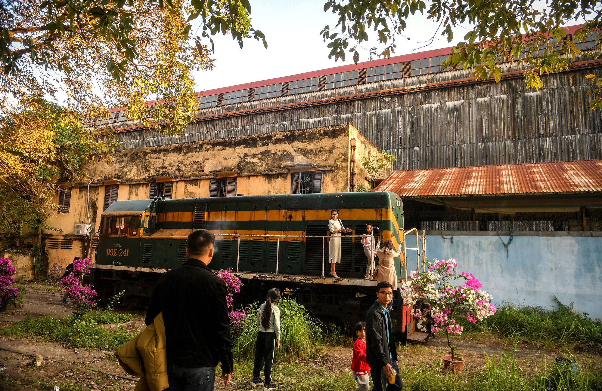 [Ảnh] Khám phá "không gian nghệ thuật" tại Nhà máy Xe lửa Gia Lâm ảnh 18