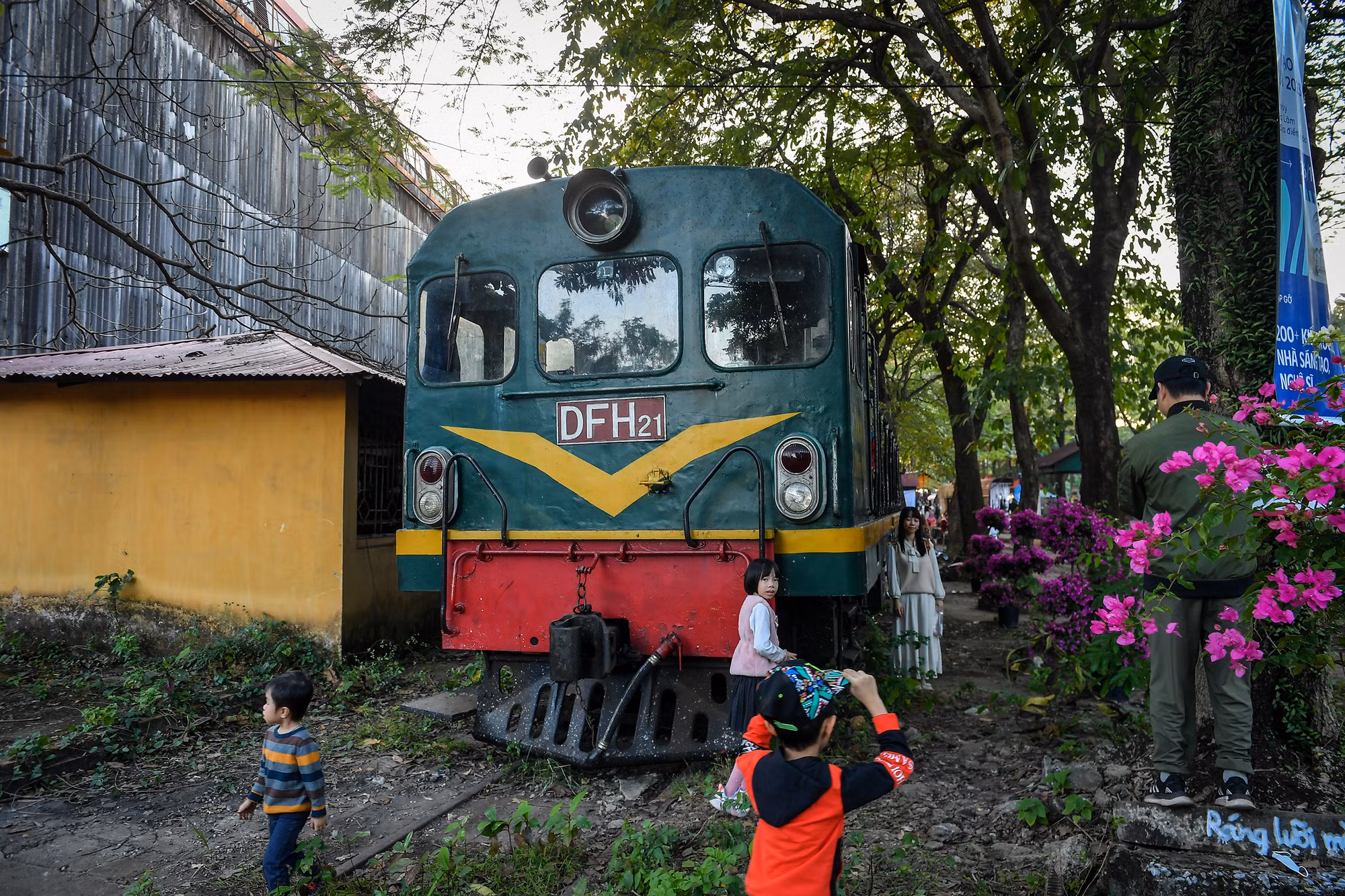 [Ảnh] Khám phá "không gian nghệ thuật" tại Nhà máy Xe lửa Gia Lâm ảnh 16