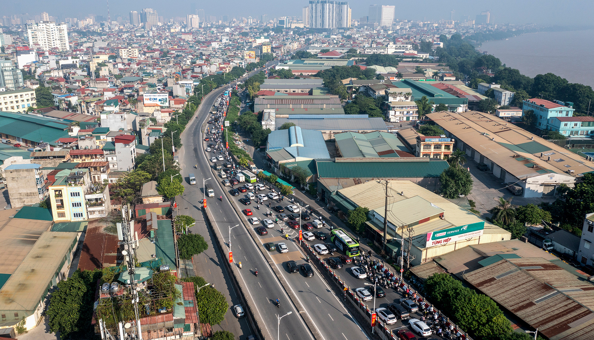 [Ảnh] Giao thông cầu Vĩnh Tuy 2 "dễ thở" sau ngày khánh thành ảnh 9