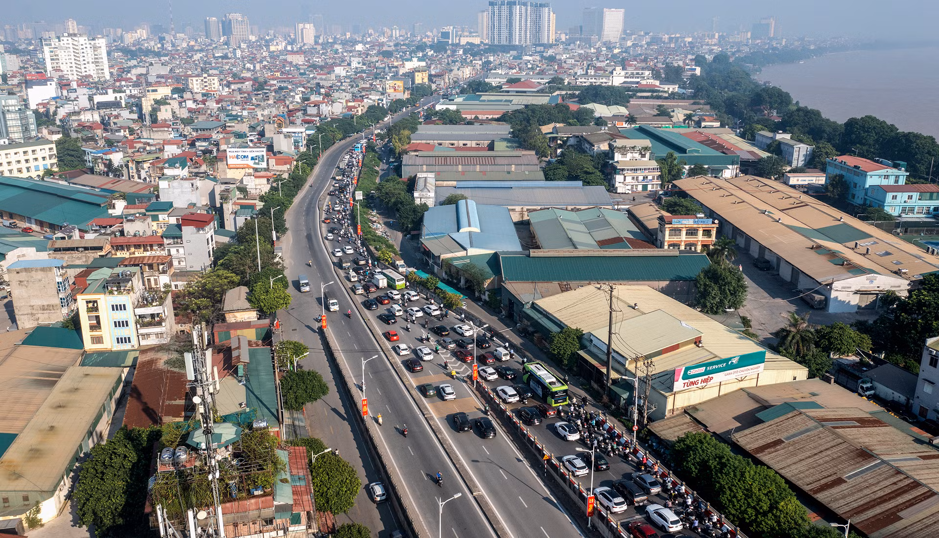 [Ảnh] Giao thông cầu Vĩnh Tuy 2 "dễ thở" sau ngày khánh thành ảnh 9