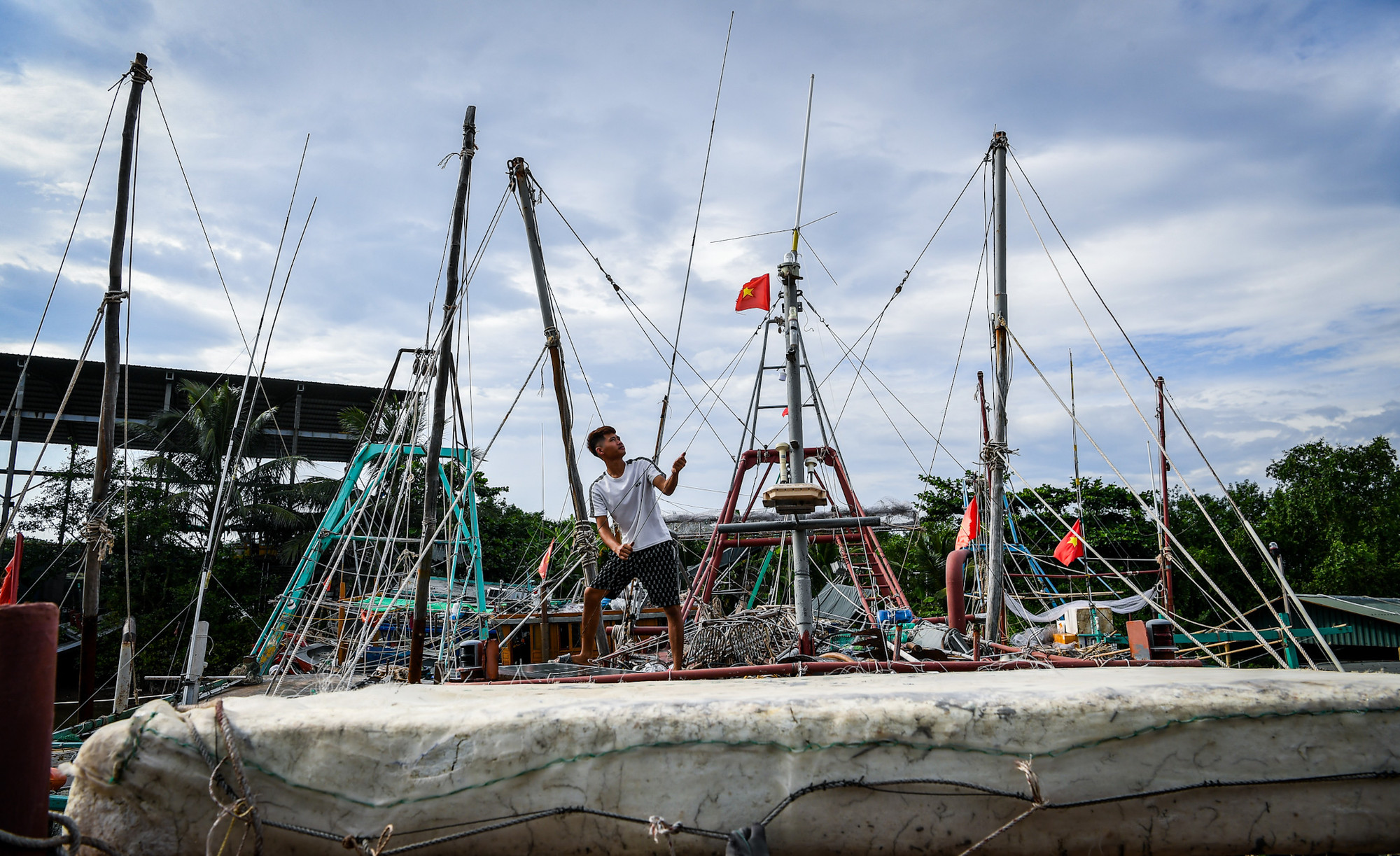 Tính đến 12 giờ ngày 6/9, 100% tàu, thuyền của thị xã Quảng Yên đã về nơi tránh trú an toàn.