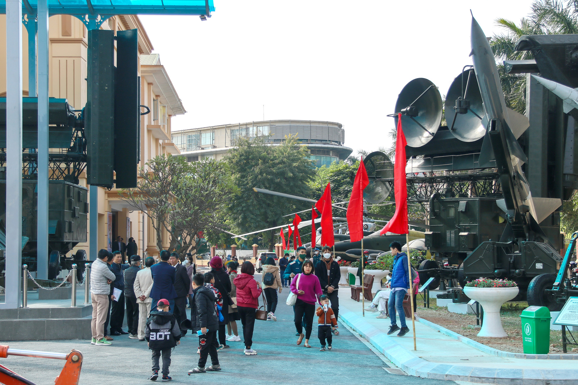 Những ngày này Bảo tàng Phòng không-Không quân thu hút khá đông người dân Thủ đô và cả nước đến tham quan.