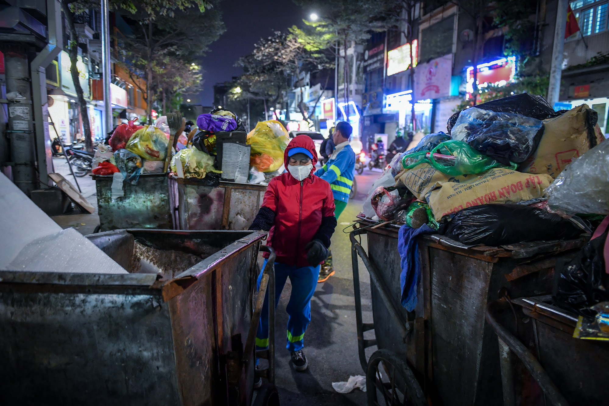 Họ cố gắng bịt kín nhất có thể để tránh gió lùa. Họ cố gắng bịt kín nhất có thể để tránh gió lùa.