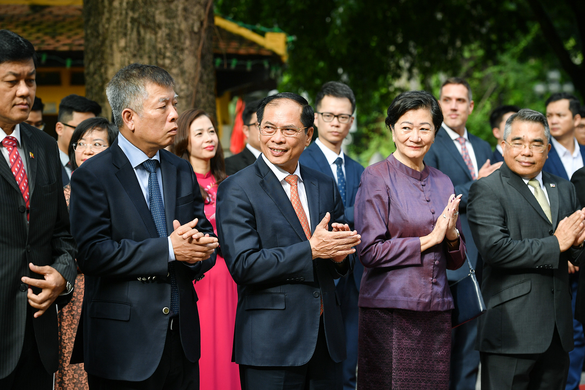 Các đại biểu Việt Nam và quốc tế dự buổi lễ. (Ảnh: THÀNH ĐẠT)