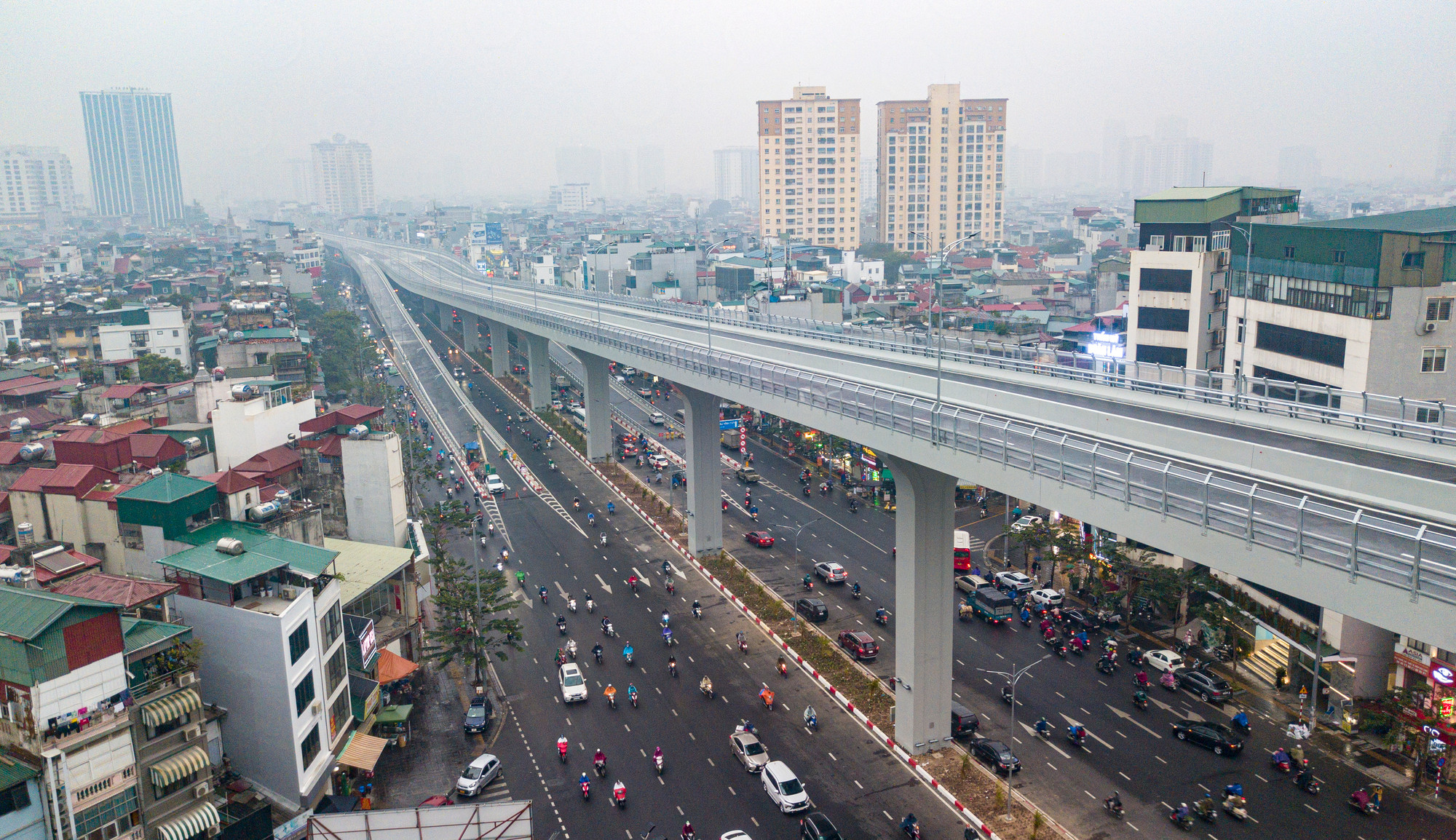 Nhà thầu thi công áp dụng công nghệ đổ bê-tông tại chỗ trên giàn giáo di động RSS (đà giáo di chuyển phía trên dầm), lần đầu được thực hiện tại Việt Nam. Nhà thầu thi công áp dụng công nghệ đổ bê-tông tại chỗ trên giàn giáo di động RSS (đà giáo di chuyển phía trên dầm), lần đầu được thực hiện tại Việt Nam.