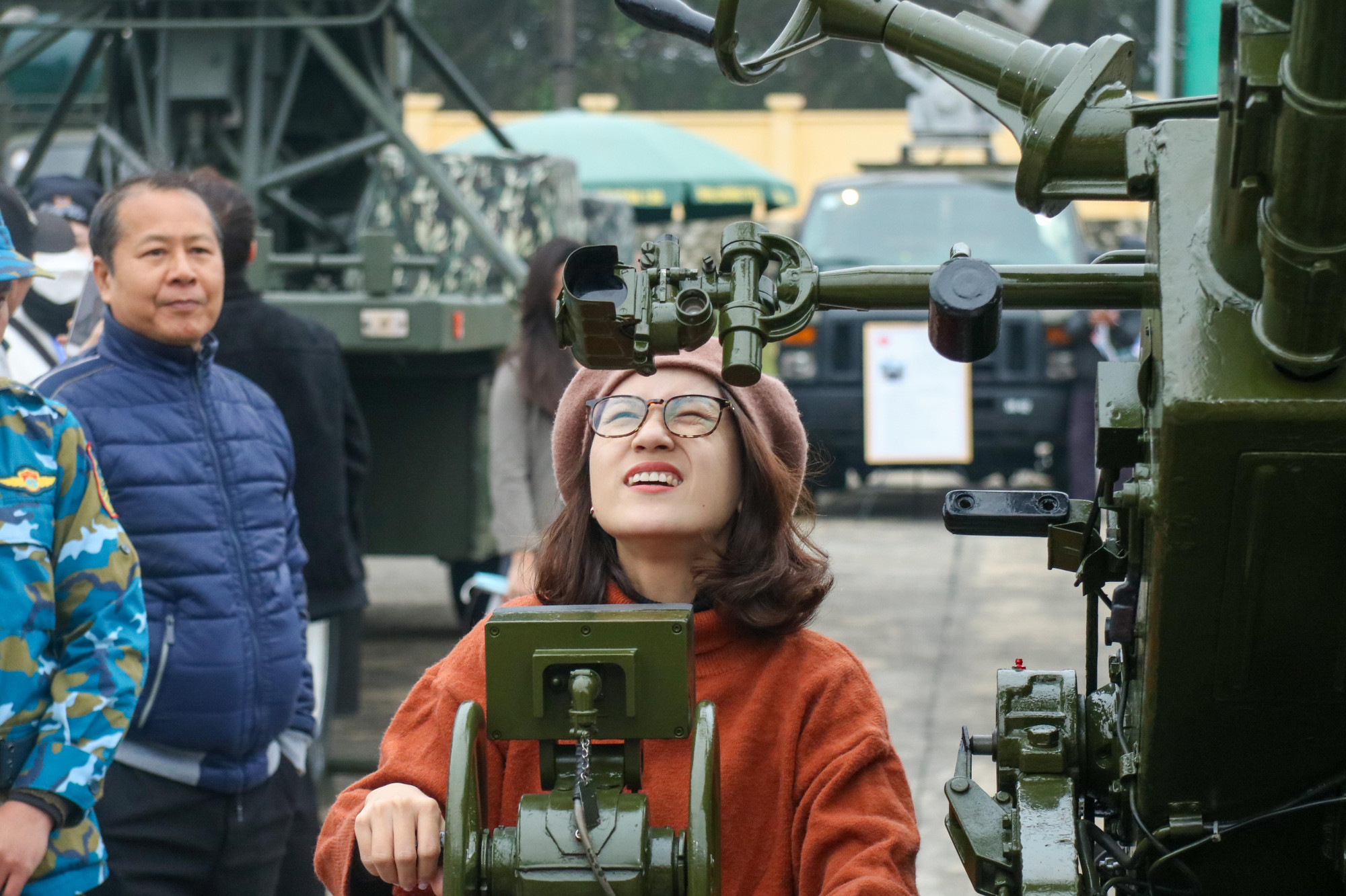 Khoảnh khắc trải nghiệm cùng với pháo phòng không.