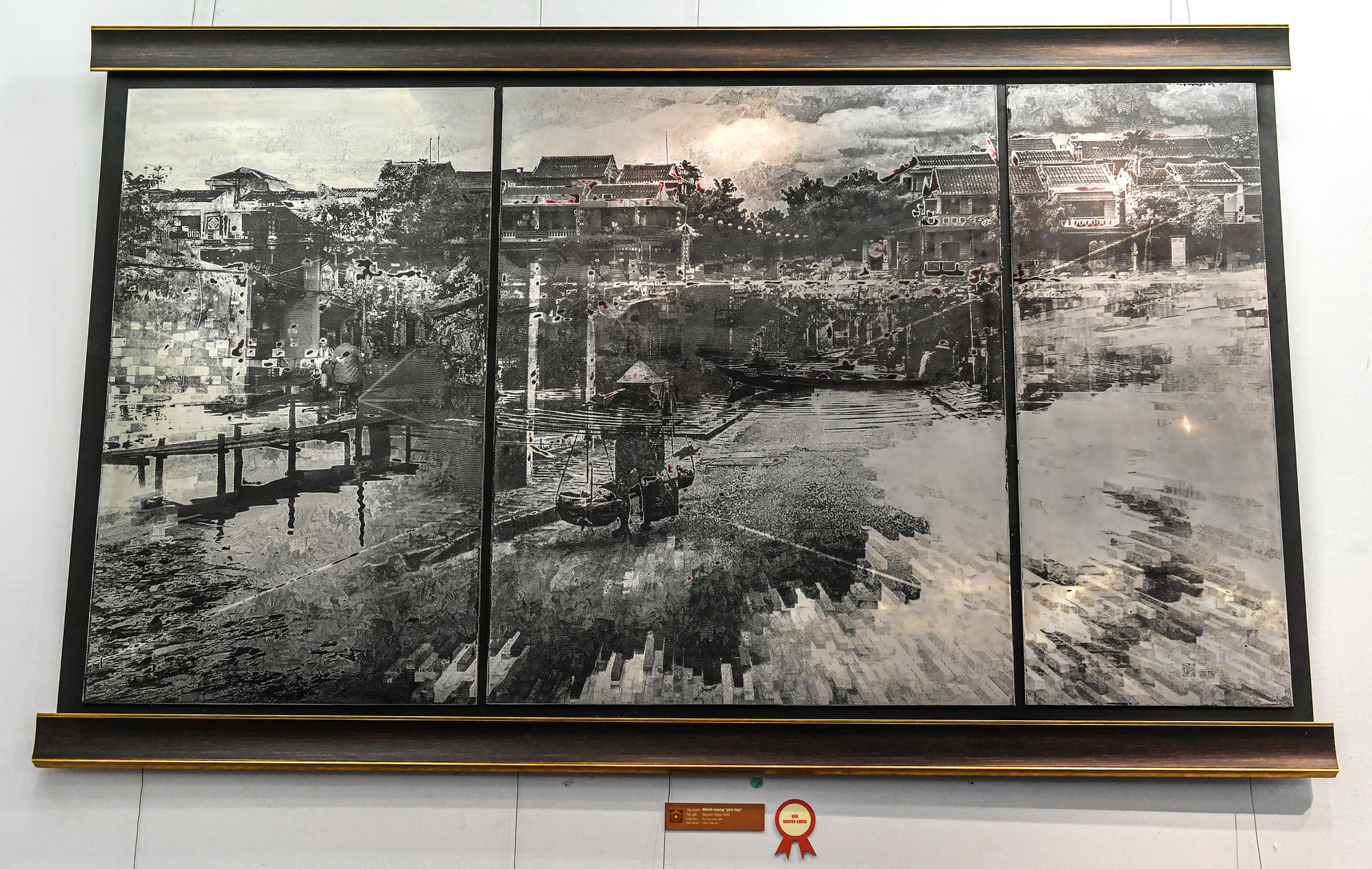 Tác phẩm "Mênh mông phố Hội", tác giả Nguyễn Ngọc Vinh, đoạt giải Khuyến khích.