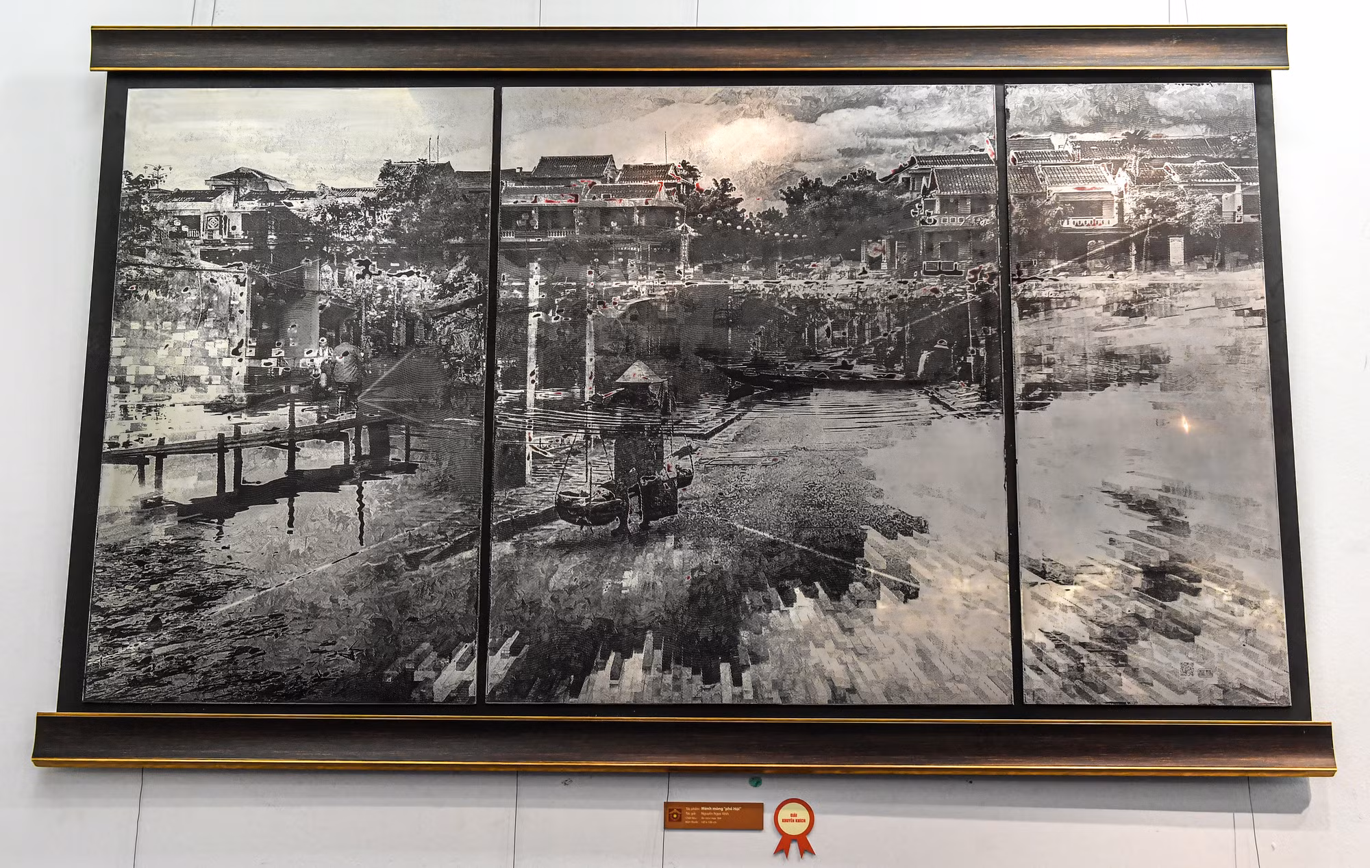 Tác phẩm "Mênh mông phố Hội", tác giả Nguyễn Ngọc Vinh, đoạt giải Khuyến khích.