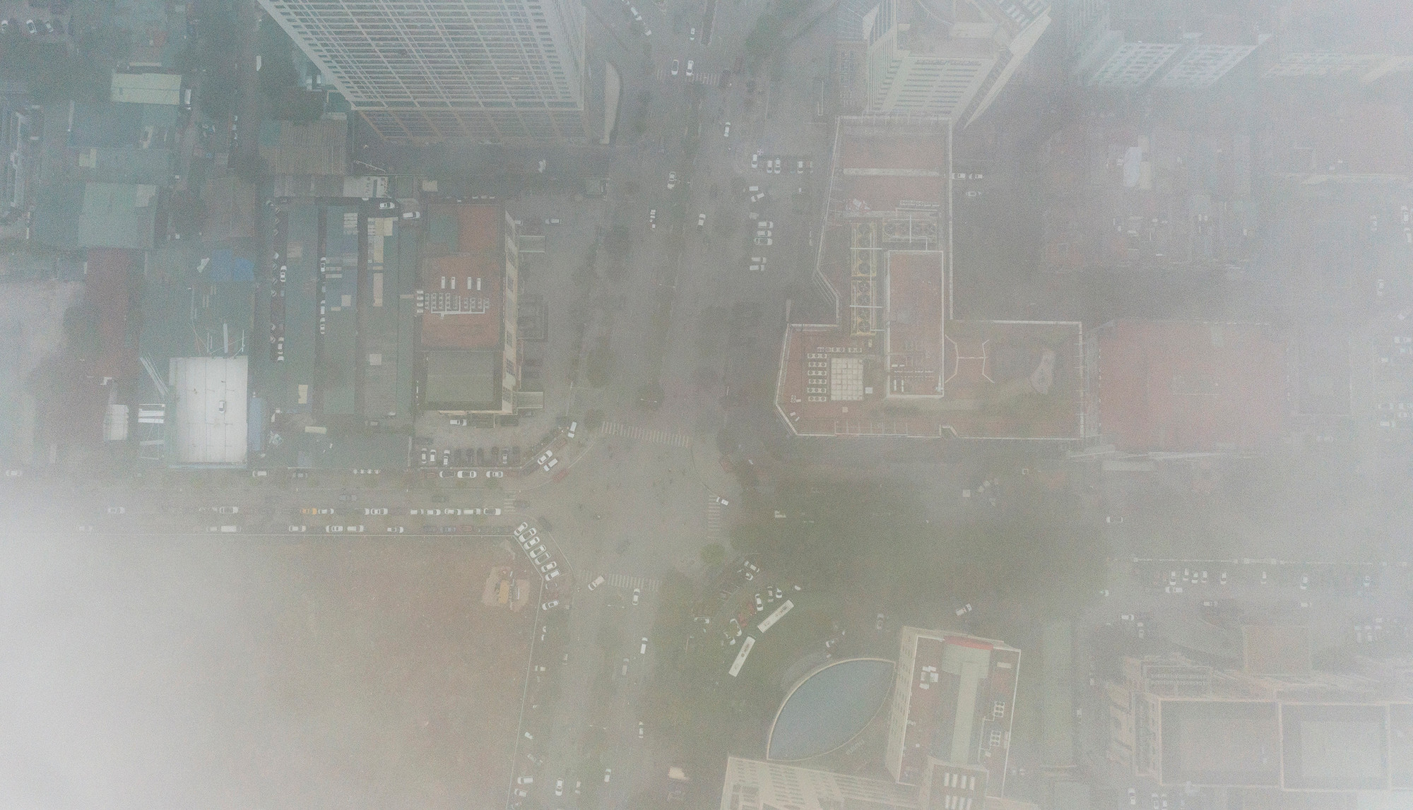 [Ảnh] Nhiều ngày bao phủ trong màn sương, Hà Nội đứng thứ 3 thế giới về độ ô nhiễm ảnh 2