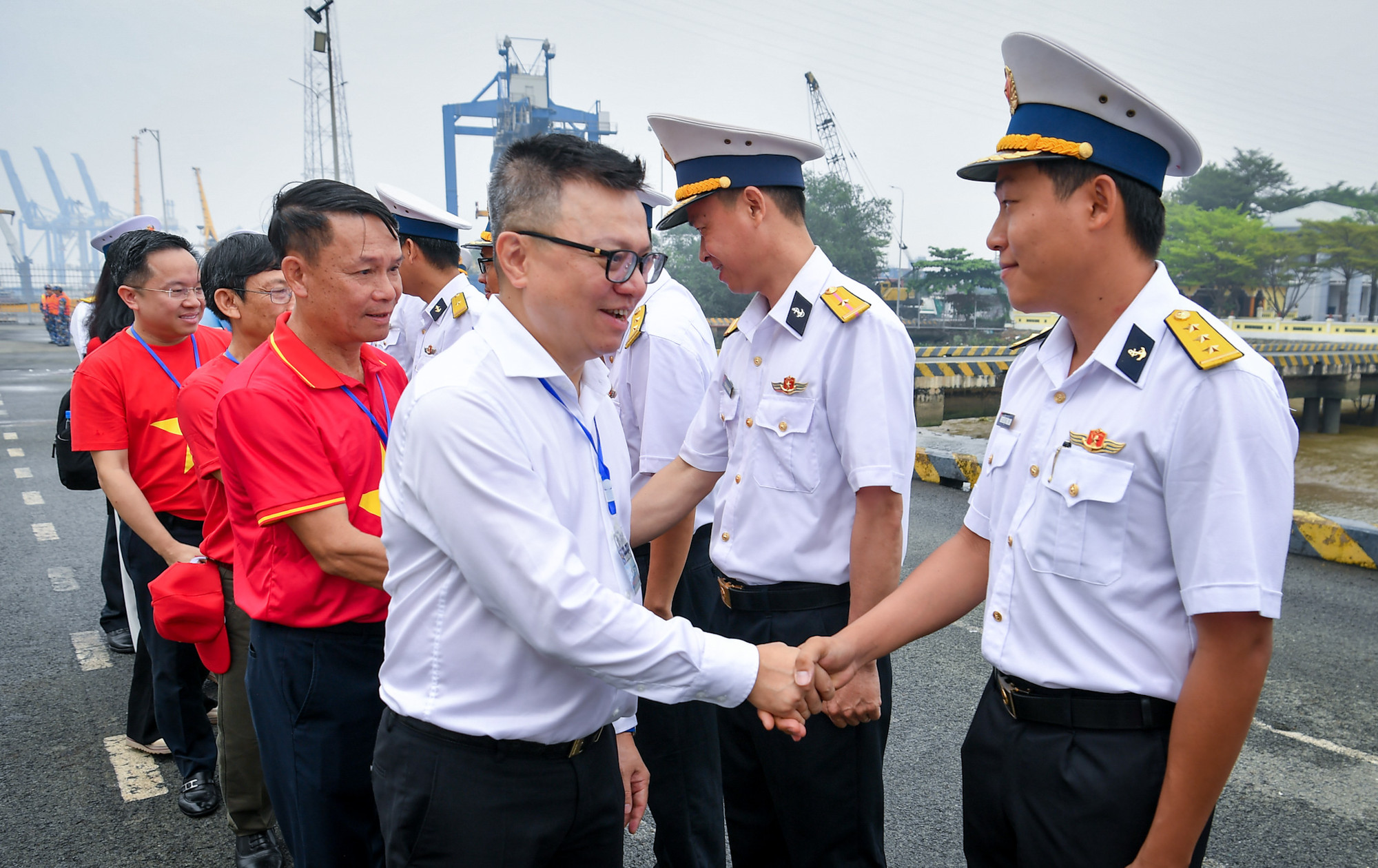 [Ảnh] Đoàn công tác 100 nhà báo của Hội Nhà báo Việt Nam thăm quân và dân huyện đảo Trường Sa ảnh 10