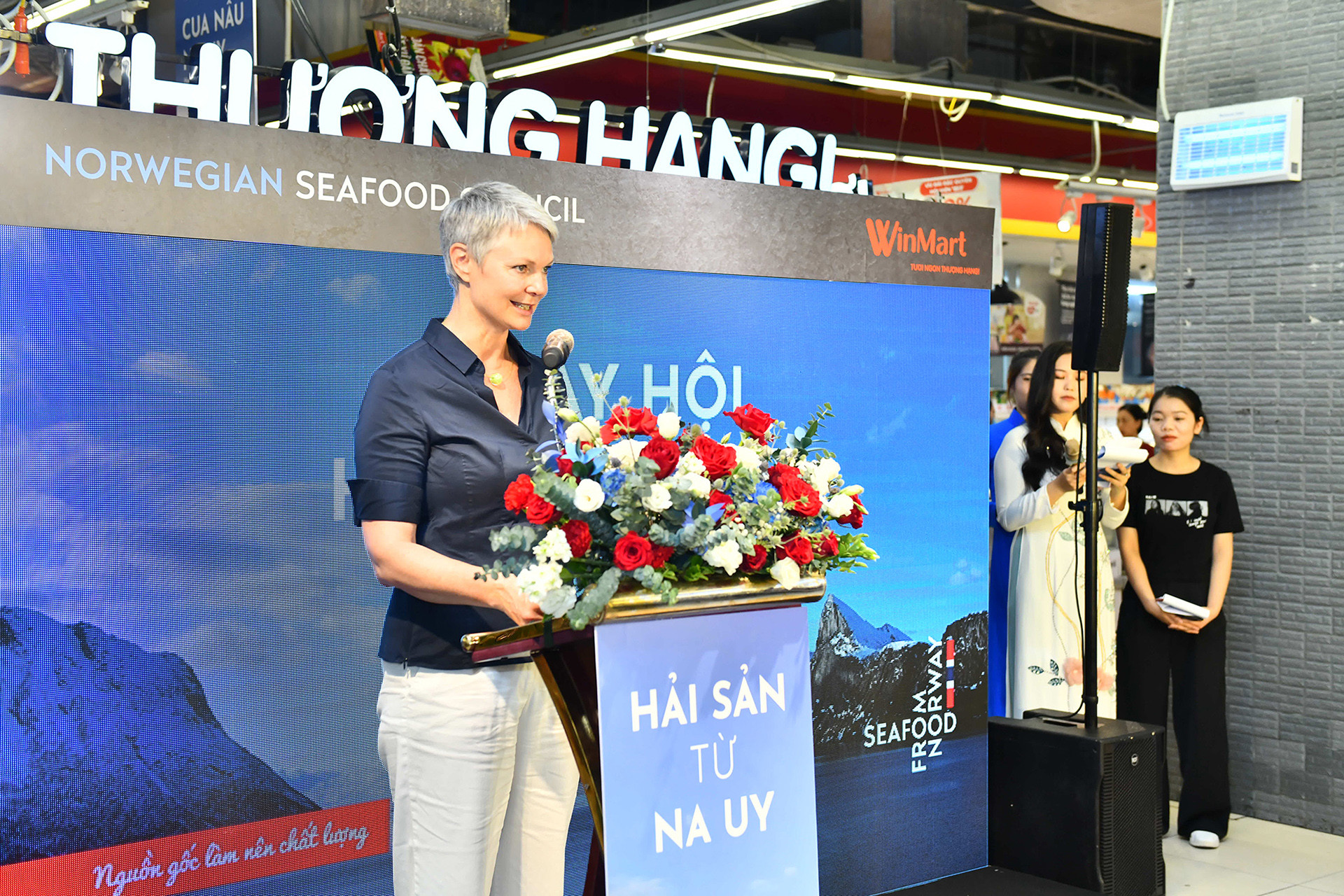 Bà đại sứ Solbakken cho biết, ngày hội sẽ mang hương vị Na Uy đến với những người yêu thích hải sản tại Hà Nội nói riêng và trên toàn Việt Nam nói chung. Bà đại sứ Solbakken cho biết, ngày hội sẽ mang hương vị Na Uy đến với những người yêu thích hải sản tại Hà Nội nói riêng và trên toàn Việt Nam nói chung.